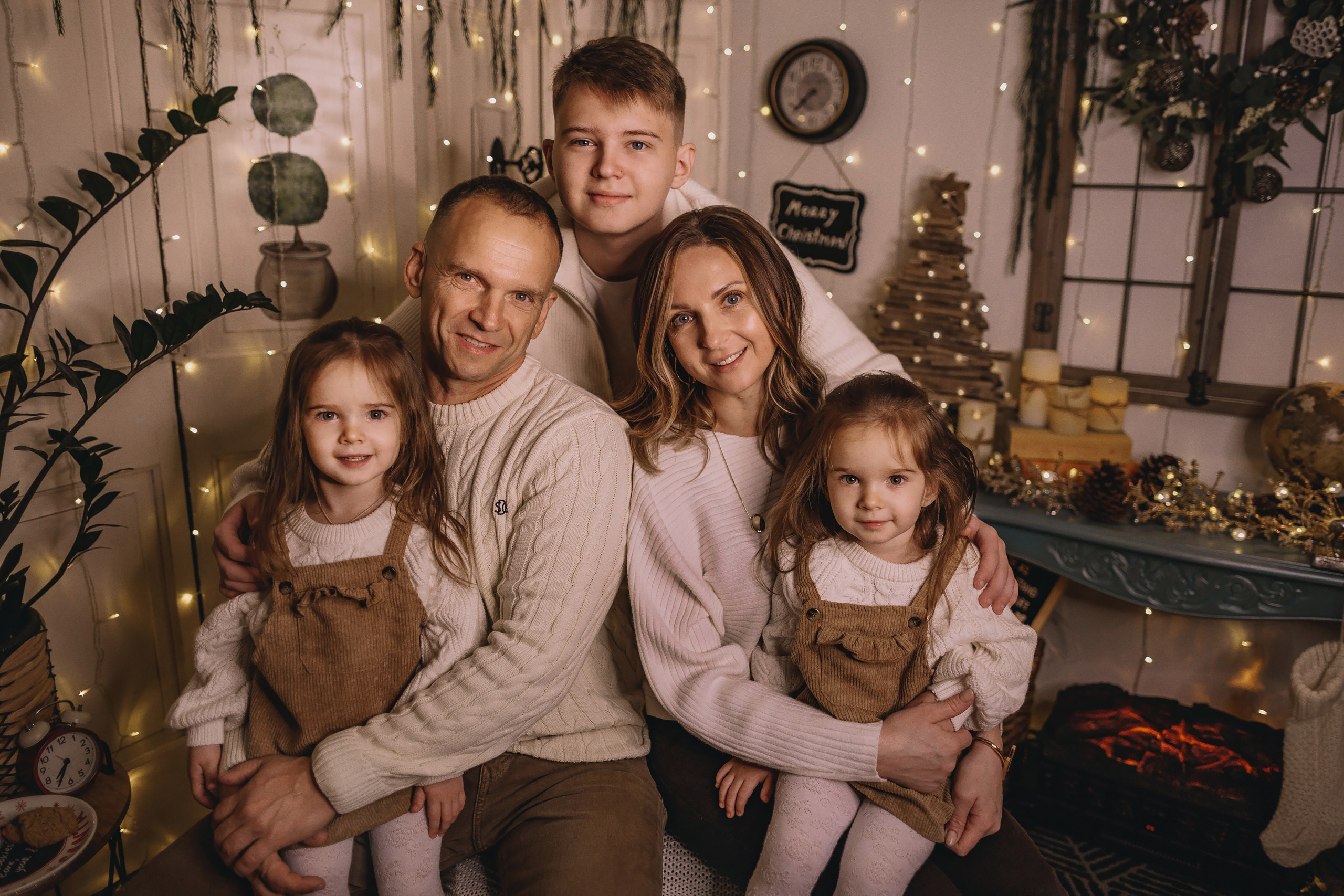 11.26.2025 Christmas Photoshoot. Wedding family event photographer in Chicago Nick Yushevich