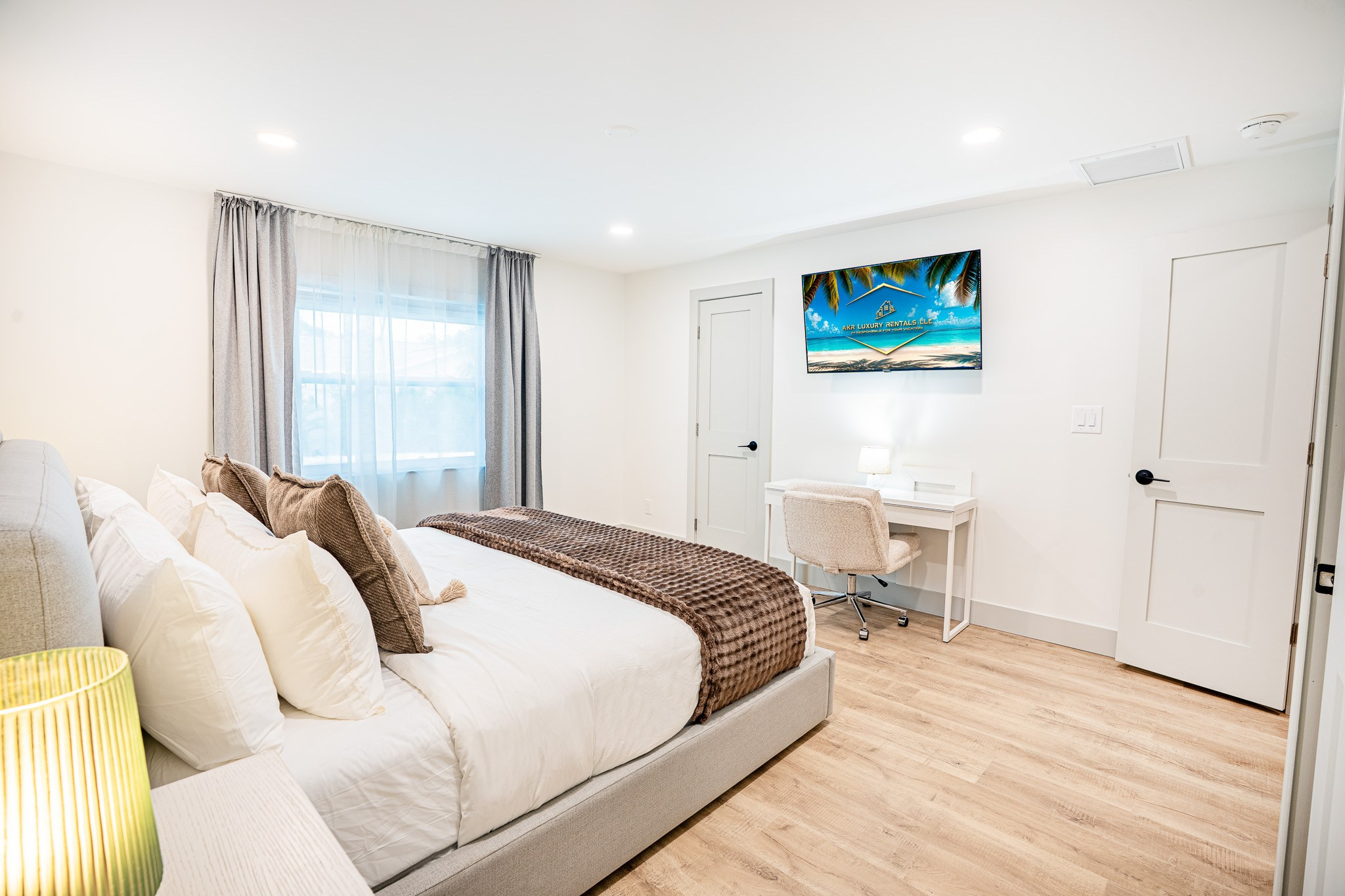 Airbnb: Real Estate 01. Welcome to my video and photo world!