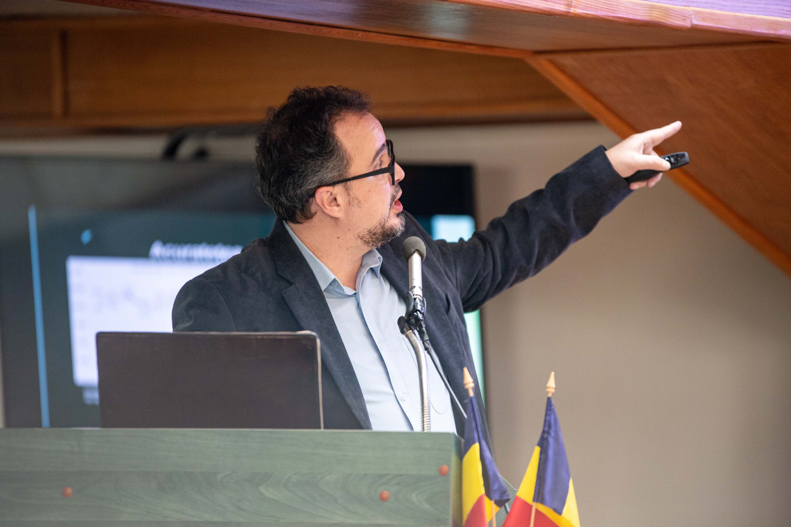 Fotografia la conferinta Cajal. Mugurel anghel