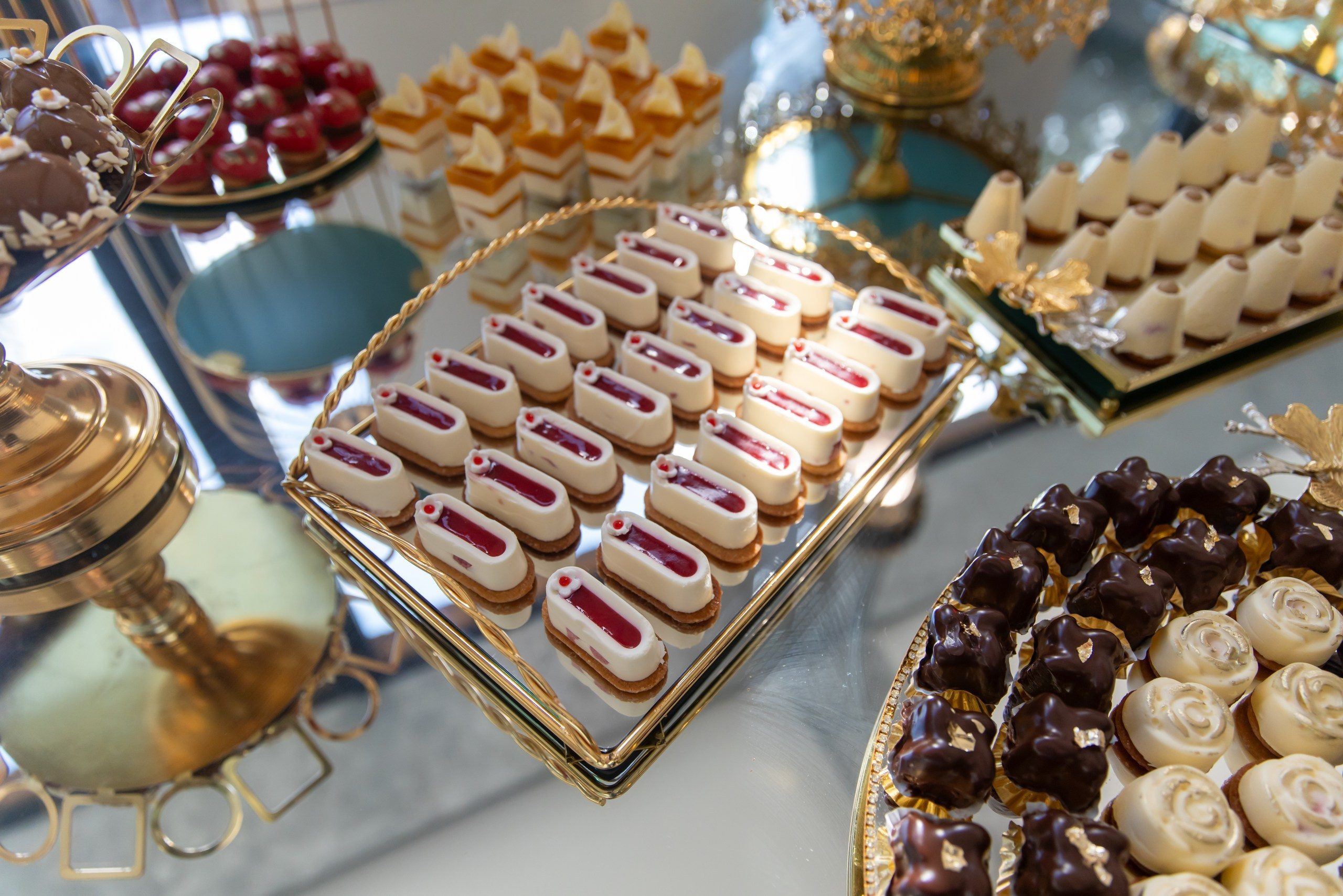 fotograf botez , fotografie botez Botoșani, fotograf Alin Chirilă, amintiri botez, fotografii botez, botez Miruna Parascheva, fotograf copii, fotografie botez în Botoșani-alt="botez , fotografie botez Alin Chirilă, amintiri botez, fotografii emoționante botez Botoșani"-- fotografii-botez-bebelus- amintiri-botez-micuț- moment-sfânt-crestinare- fotografie-emotionanta-botez- detalii-botez-bebelusi- parinti-fericiti-la-botez- fotograf-botez-profesionist- botez-in-biserica-ortodoxa- micuț-botezat-cu-emoție- zâmbete-și-lacrimi-la-botez- bebeluș-la-cristelniță- decor-botez-colorat- botez-cu-dragoste-și-credință- emotie-pura-la-botez- fotograf-botez-botosani- botez-iasi-suceava-fotograf- amintiri-nepretuite-botez-- Preotul ținându-l pe micuțul Mathias Gabriel la botez, în biserica Înălțarea Domnului, Copălău  - Detalii de la botezul lui Mathias – lumânare, trusou și icoană  - Familia lui Mathias Gabriel alături de micuț, în ziua botezului  - Portret emoționant cu mama și bebelușul în brațe, în biserică,fotograf profesionist evenimente Botoșani, Iași, Suceava, Fălticeni, Bacău, Pașcani, Roman - AlinoFotoStudio by Alin Chirilă - servicii foto nuntă, botez, cununie, ședințe foto creative, albume personalizate, fotografii emoționante și calitative pentru cele mai importante momente din viață,fotograf nuntă Botoșani Alin Chirilă,  ședință foto botez Iași - AlinoFotoStudio,  servicii fotograf profesionist evenimente Suceava,  fotograf cununie civilă Fălticeni - Alin Chirilă,  album foto nuntă personalizat Bacău.“Bebeluș botezat în biserică, ținut în brațe de nași”	•	“Detaliu cu lumânarea de botez decorată cu flori albe”	•	“Părinți emoționați alături de copilul lor la ceremonia de botez”	•	“Masa festivă de botez cu decor tematic și tort personalizat”	•	“Momentul în care preotul toarnă apă sfințită pe fruntea bebelușului”	“Bebeluș în rochie albă de botez, zâmbind în brațele mamei”	•	“Detaliu cu cruciulița de botez așezată pe o pernă de satin”	•	“Părinți și nași aprinzând lumânările în timpul ceremoniei de botez”	•	“Tort de botez decorat cu figurine tematice și numele copilului”	•	“Copil botezat dormind liniștit în pătuțul decorat festiv”	•	“Momentul în care preotul binecuvântează copilul în fața altarului”	•	“Invitați adunându-se în jurul mesei festive la petrecerea de botez”	•	“Bebeluș ținând în mână o jucărie personalizată primită la botez”	•	“Familie fericită pozând împreună după ceremonia de botez”	•	“Decor tematic cu baloane și flori la locația petrecerii de botez” fotograf Botoșani fotograf evenimente fotograf botez Alin Chirila fotograf alinofotostudio.fotograf botez Amelis Maria, fotografie botez Botoșani, fotograf Alin Chirilă, amintiri botez, fotografii botez, botez Amelis Maria, fotograf copii, fotografie botez în Botoșani,