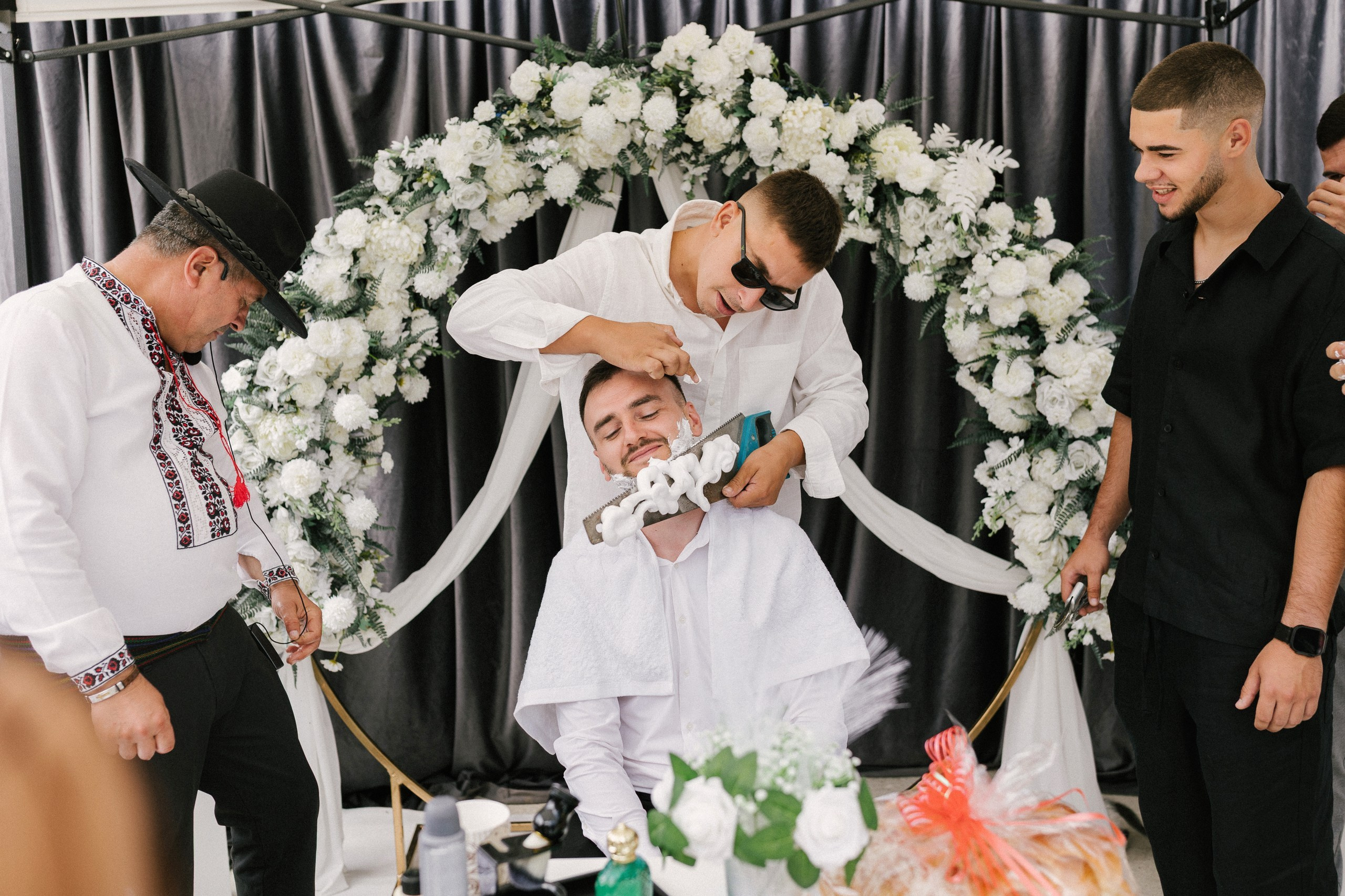 1. Mireasa Adriana în timpul pregătirilor de nuntă în Tudora Botoșani2. Costumul mirelui Ionuț fotografiat artistic în ziua nunții3. Prietenii mirelui la tradițiile de nuntă în Tudora4. Bărbieritul mirelui în cadrul obiceiurilor tradiționale de nuntă5. Fotografii de familie la biserică în ziua nunții6. Portret de familie cu mirii și copilul lor la nunta din Botoșani7. Primul dans al mirilor la Mariage Dor Baisa Botoșani8. Decor elegant de nuntă la Mariage Dor Baisa9. Emoții și tradiții la nunta din Tudora județul Botoșani10. Fotograf profesionist de nuntă în Botoșani surprinzând momente autentice - otograf-nunta-botosanifotograf-evenimente-botosanifotograf-profesionist-botosanifotograf-nunta-tudoranunta-tudora-botosanisedinta-foto-nunta-botosanipoze-nunta-botosanifotografii-nunta-tudorafotograf-cununie-religioasa-botosanibiserica-sfintii-imparati-constantin-si-elena-tudoramariage-dor-baisa-botosanirestaurant-nunta-botosanidansul-mirilor-mariage-dorpregatiri-mire-botosanipregatiri-mireasa-botosanitraditii-nunta-moldovaobiceiuri-nunta-tudorafotograf-familie-nunta-botosaniportret-miri-botosanigalerie-foto-nunta-botosanialbum-foto-nunta-botosaninunta-eleganta-botosaninunta-cu-traditii-botosanifotograf-premium-nunta-botosaniservicii-foto-video-botosanipoveste-de-nunta-botosanifotograf-documentar-nuntafotograf-natural-emotionalmiri-ionut-si-adriananunta-autentica-tudora -otograf-nunta-botosanifotograf-nunta-tudoranunta-tudora-botosanifotograf-evenimente-botosanifotograf-profesionist-botosaniservicii-foto-video-botosanigalerie-foto-nunta-botosanialbum-foto-nunta-botosani - nunta-autentica-botosaninunta-cu-traditii-botosanipoveste-de-nunta-botosanifotografii-emotionante-nuntamomente-autentice-nuntafotografie-documentara-nuntafotograf-natural-nunta- pregatiri-miri-tudorabiserica-tudora-botosanicununie-religioasa-tudoramariage-dor-baisa-botosanipetrecere-nunta-botosanivalsul-mirilor-botosani - alino-foto-studio-botosaniionut-si-adriana-nunta-tudorafotograf-alin-chirila-botosani