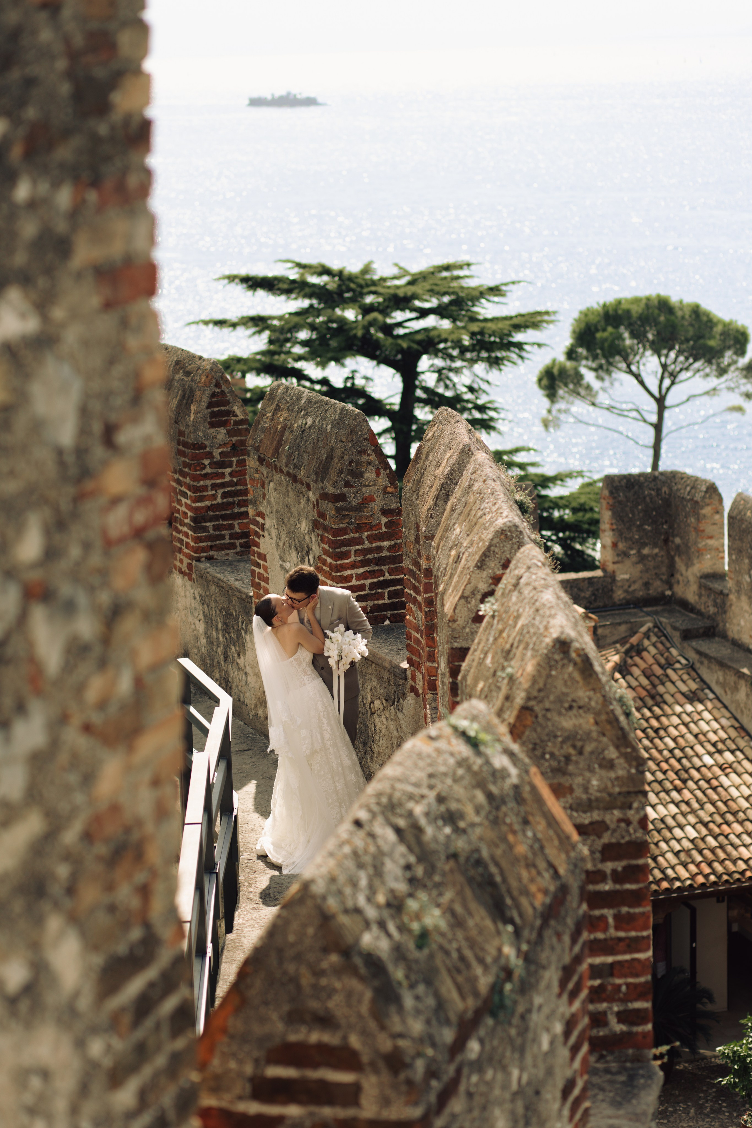 Lake Garda elopement with intimate atmosphere at Castello Scaligero Malcesine