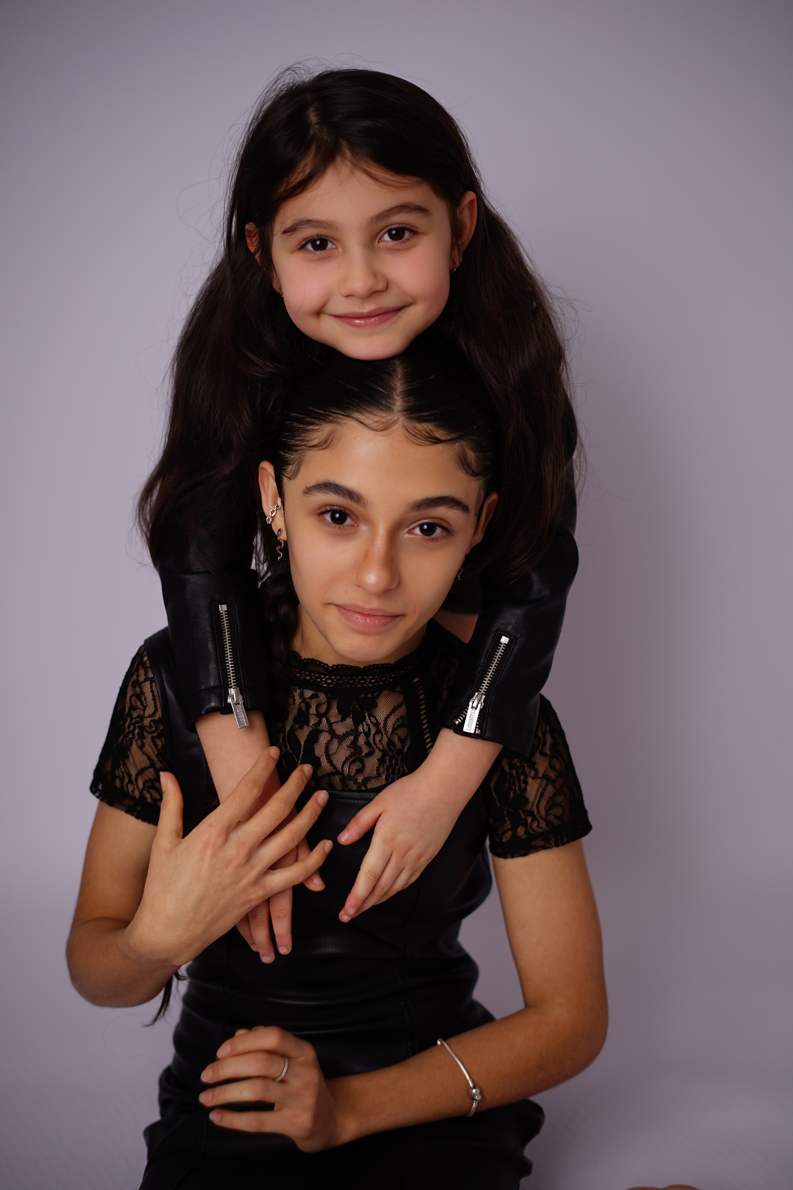 Noir et blanc. Petit trésor photos de famille, grossesse et nouveau-né à Roanne