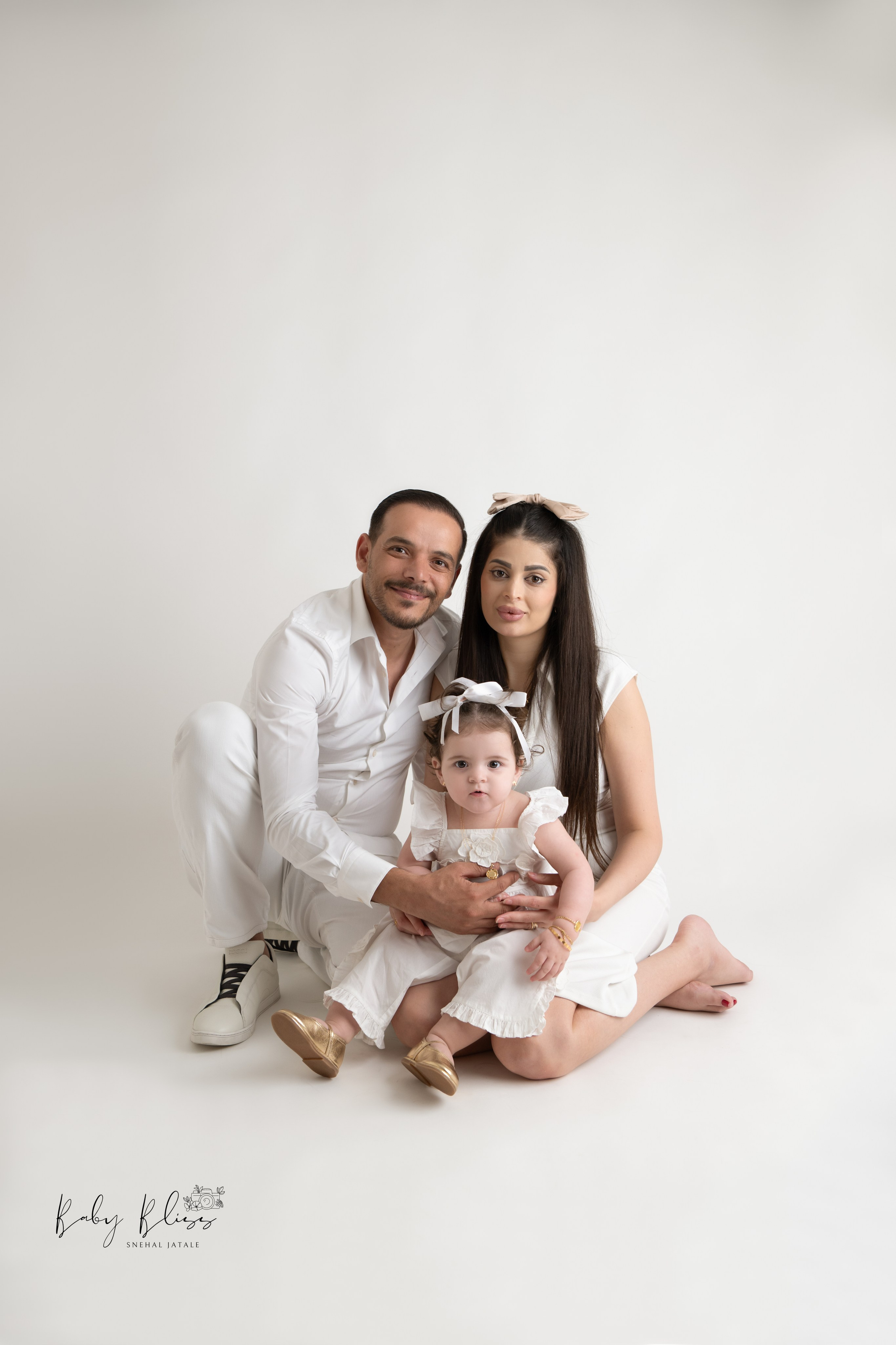 Best family indoor and outdoor photo session in Doha, Qatar. Newborn photo session in Doha Qatar, baby, sitter, cake smash, pre-birthday, maternity, family photographer in Doha, Qatar