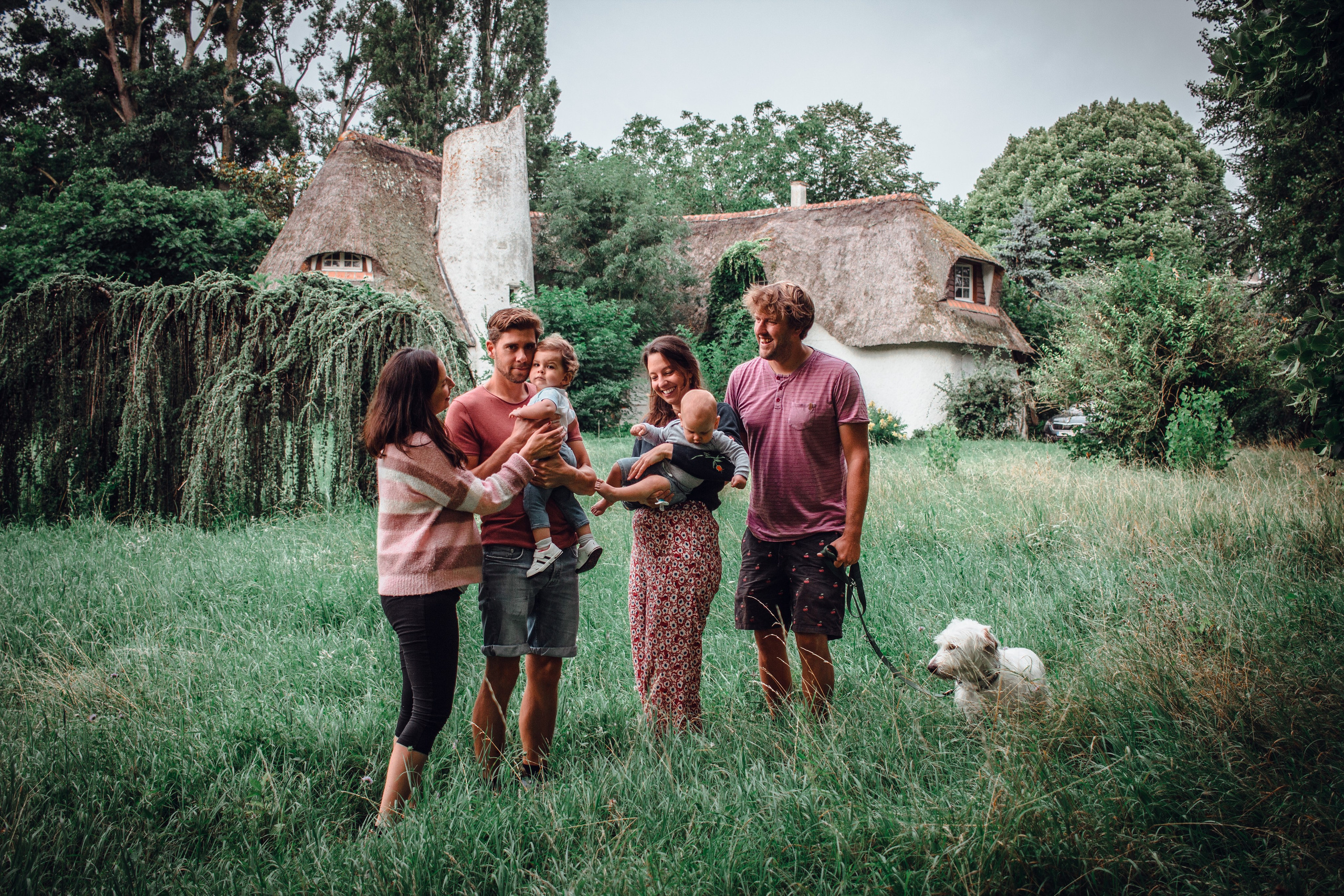 Séance photo de famille au naturel, studio photo familial dans la Vienne