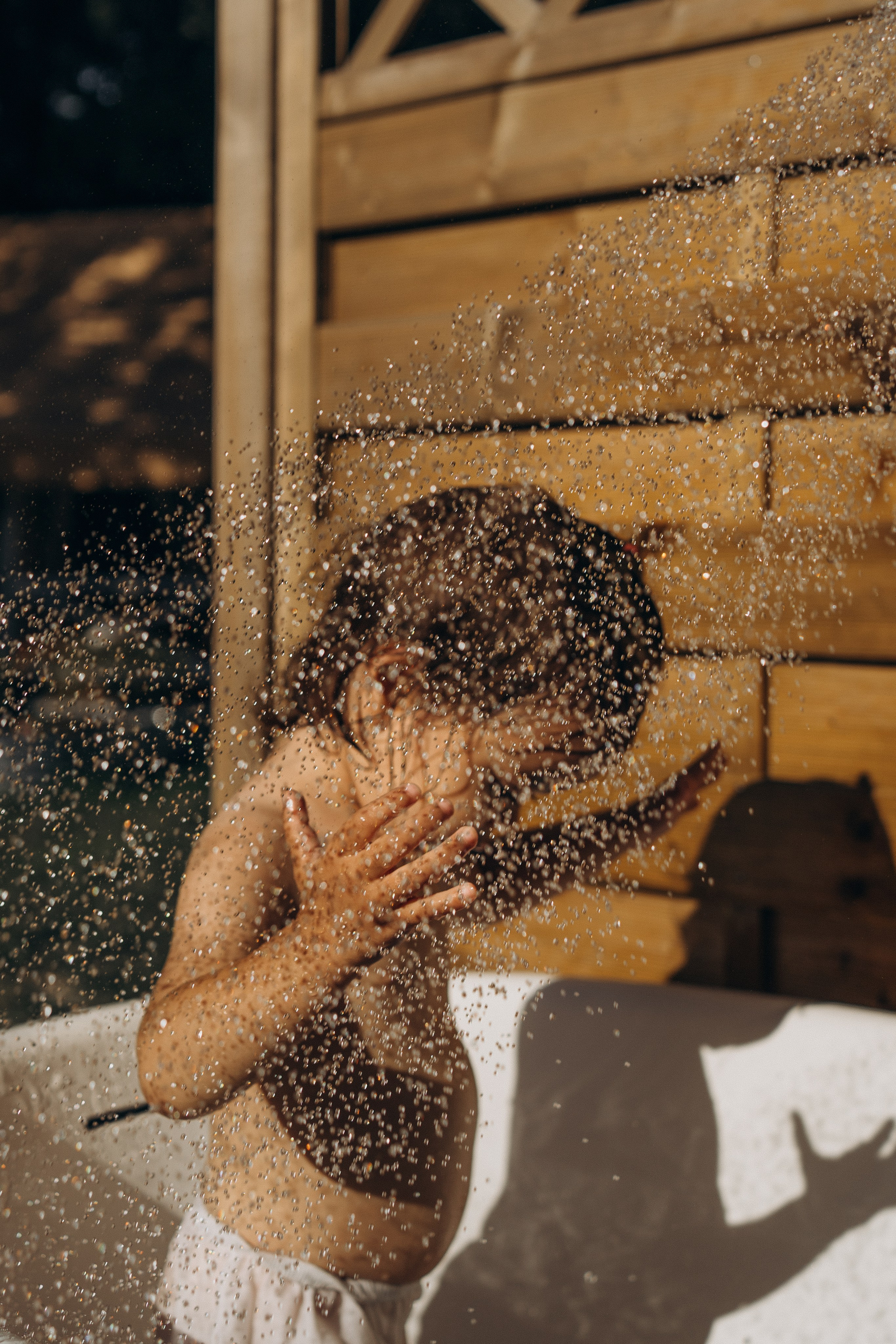 Spakly splashes. Family photographer in Helsinki, Victoria Guadagno