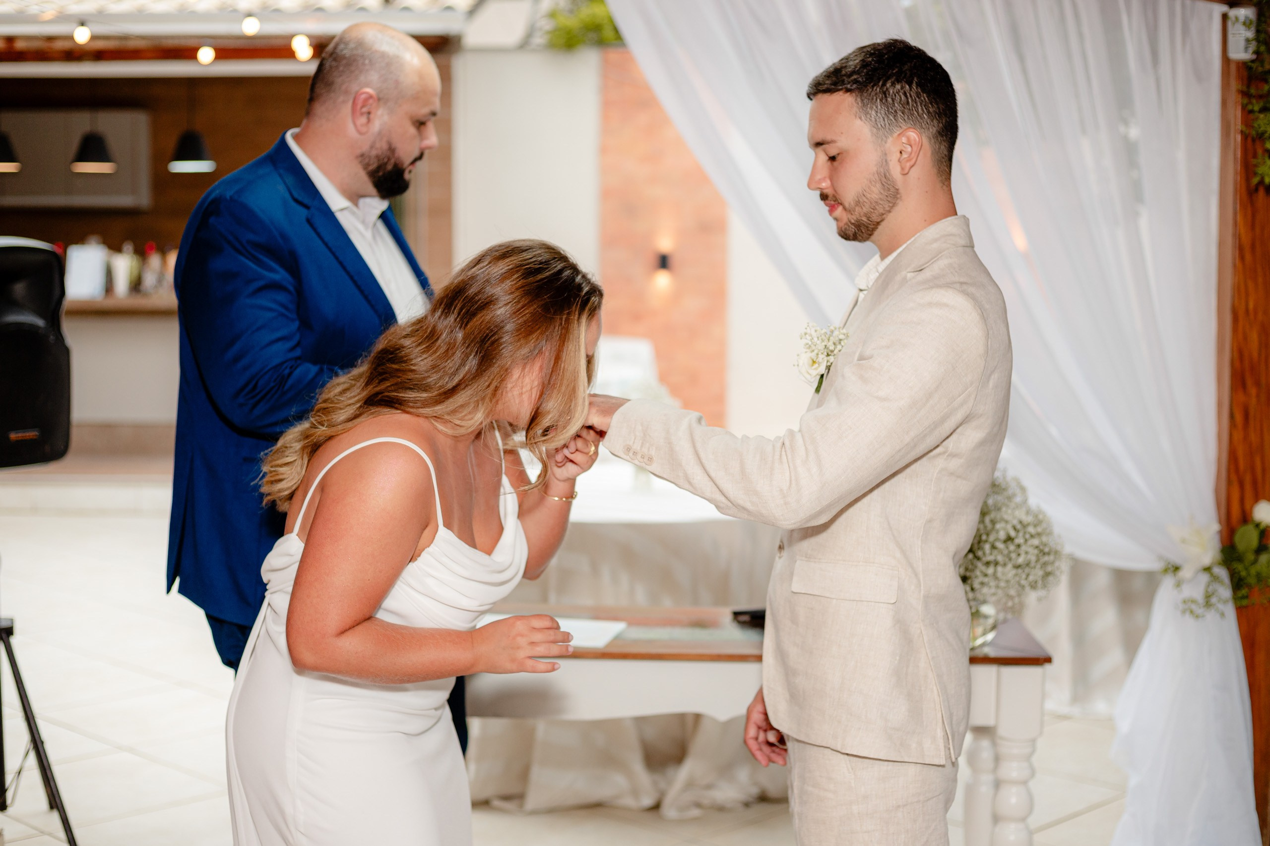 Cerimônia de casamento intimista em Bombinhas — Sarah e Eduardo