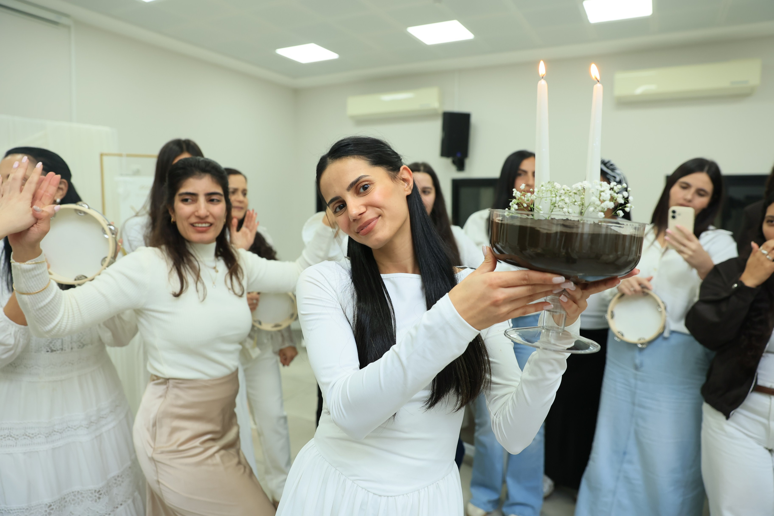 נטף הפרשת חלה. שני ויזל | צלמת הריון, צילומי משפחה וצילומי בוק בת מצווה