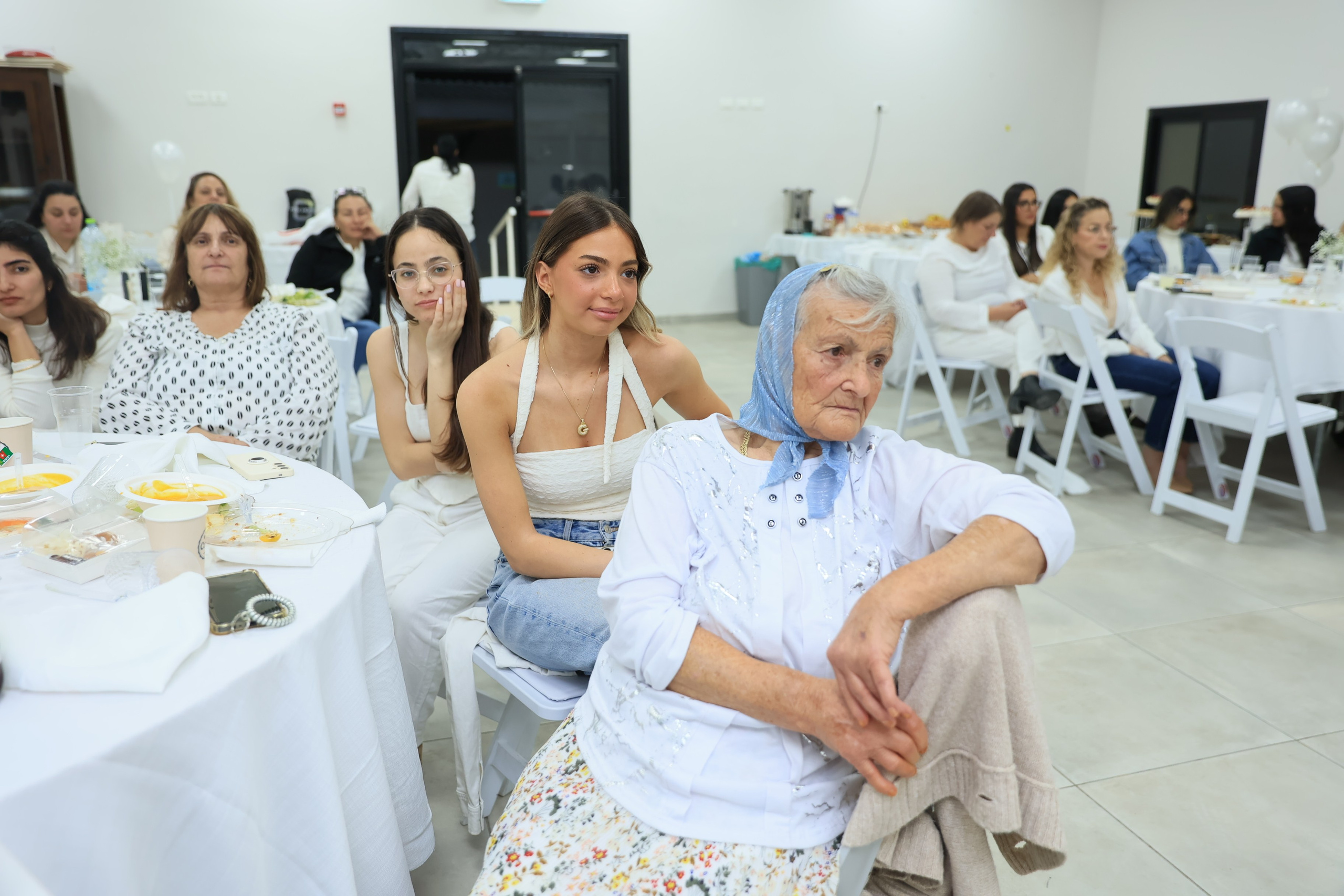 נטף הפרשת חלה. שני ויזל | צלמת הריון, צילומי משפחה וצילומי בוק בת מצווה