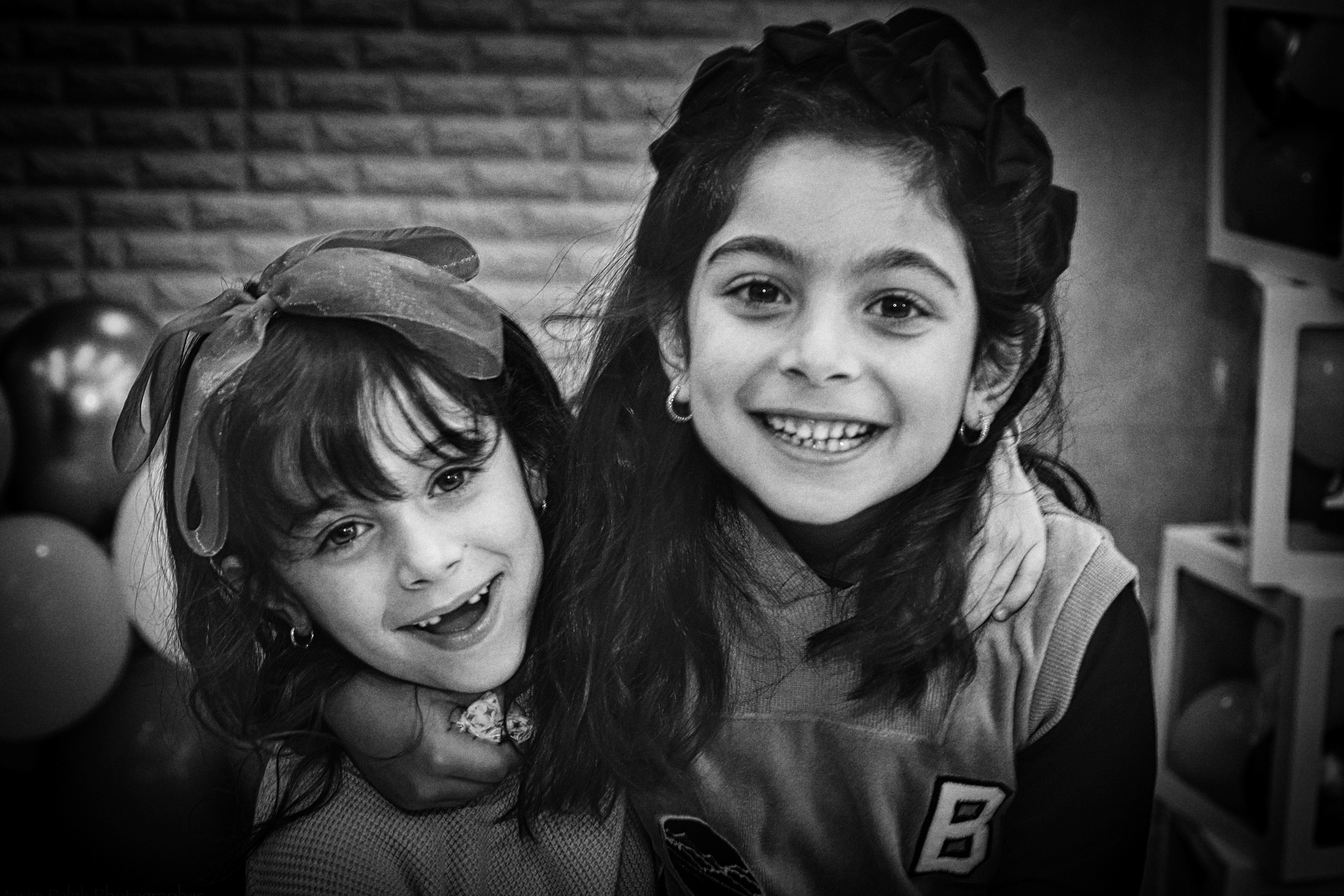 “Hugging Humanity” / “Обнимая человечество”. Middle East Photo Agency — Photography & Event Magnets — סוכנות צילום והדפסת מגנטים לאירועים