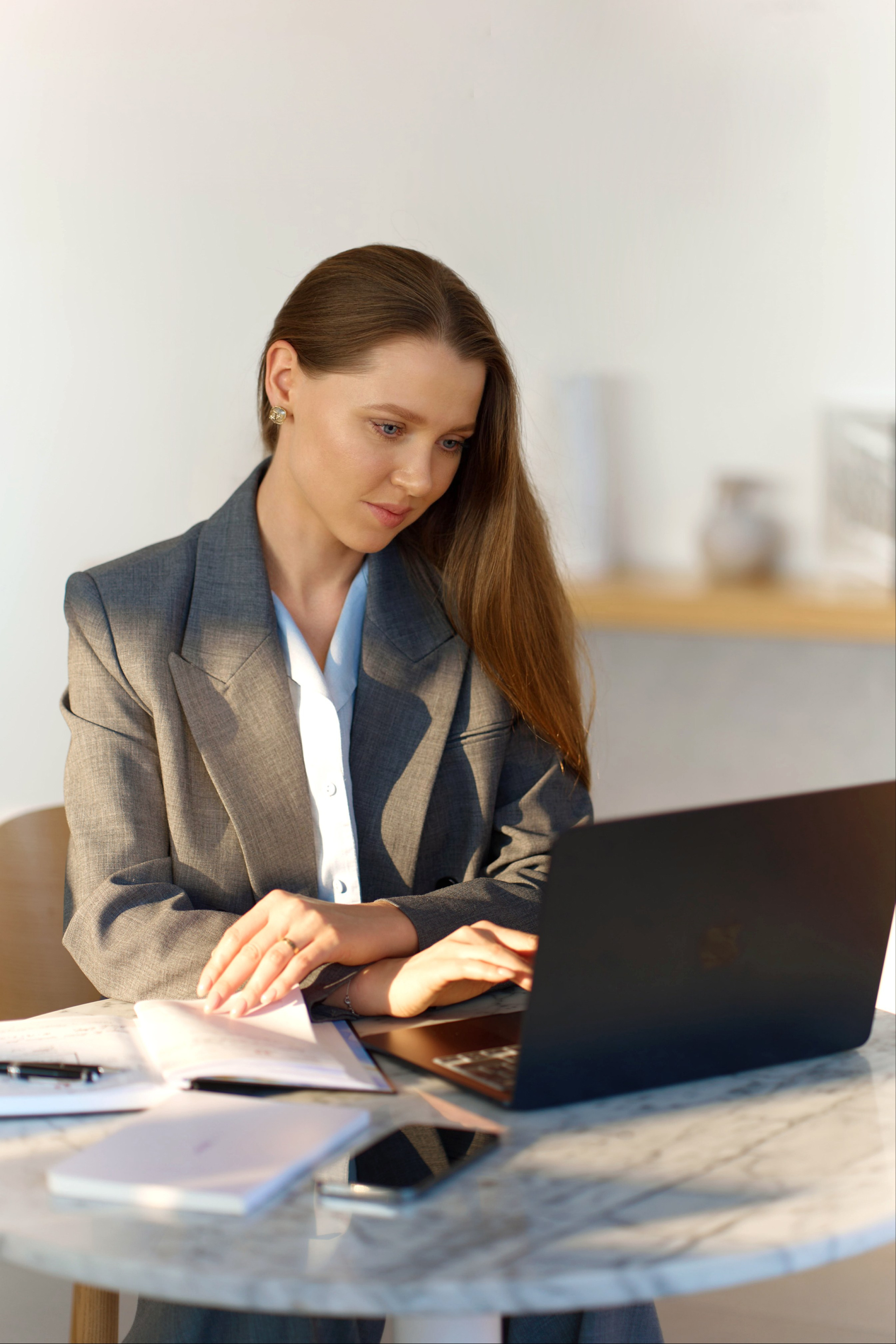 Business portrait. Female Photographer in Dubai