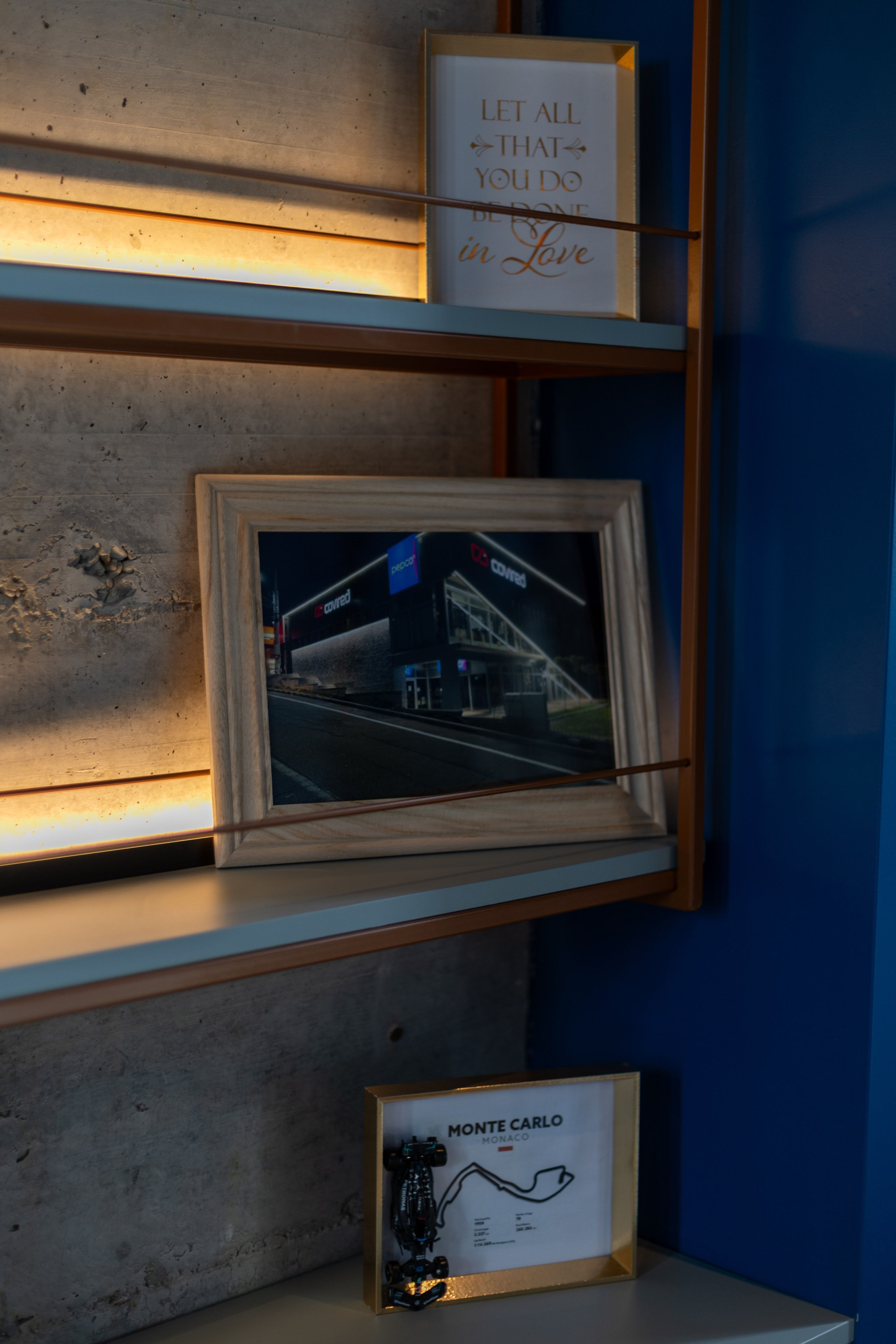 Cafenea “Monte Carlo” Buhuși. Fotograf. Lucrez cu oameni, produse și spații. Portret și fotografie creativă. Bacău, România. Lidia Savinoiu