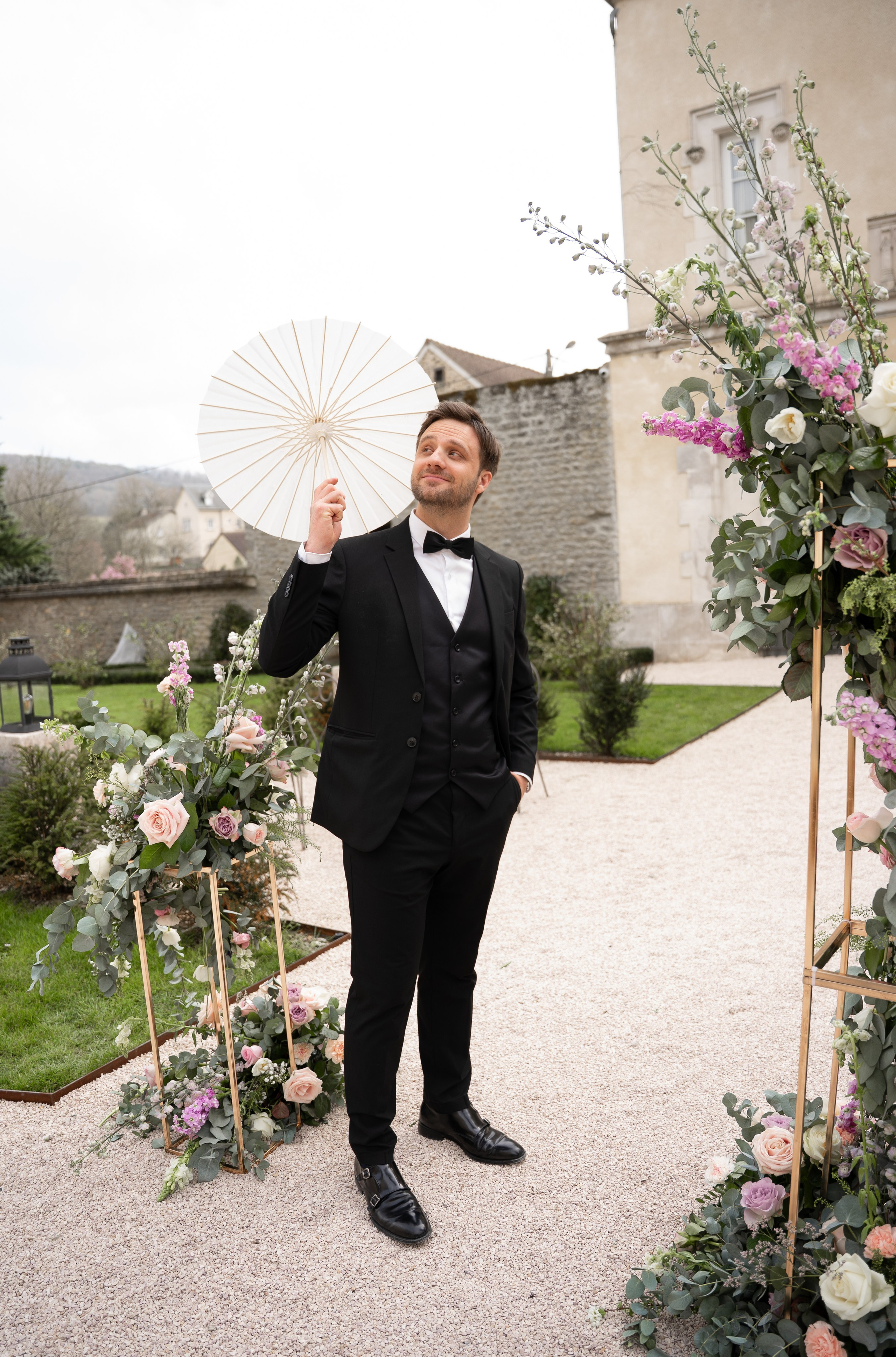 Chateau elopement inspiration. Wedding photographer in Paris Oksana Shum