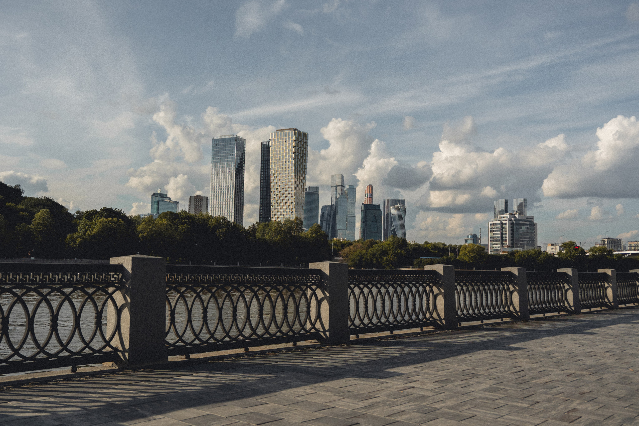 Воробьевы Горы. Photographe sur Cote d’Azur. Portraits de familles, couples, enfants, événements