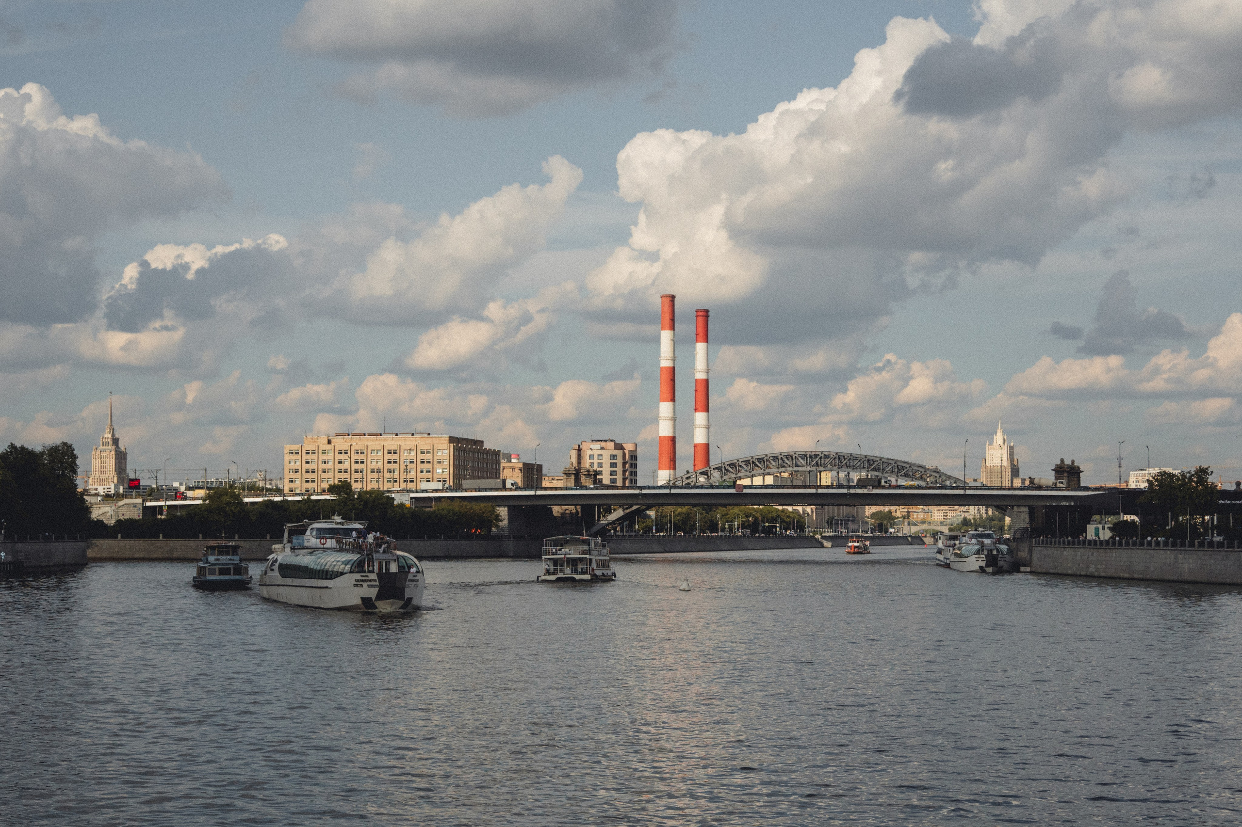 Воробьевы Горы. Photographe sur Cote d’Azur. Portraits de familles, couples, enfants, événements