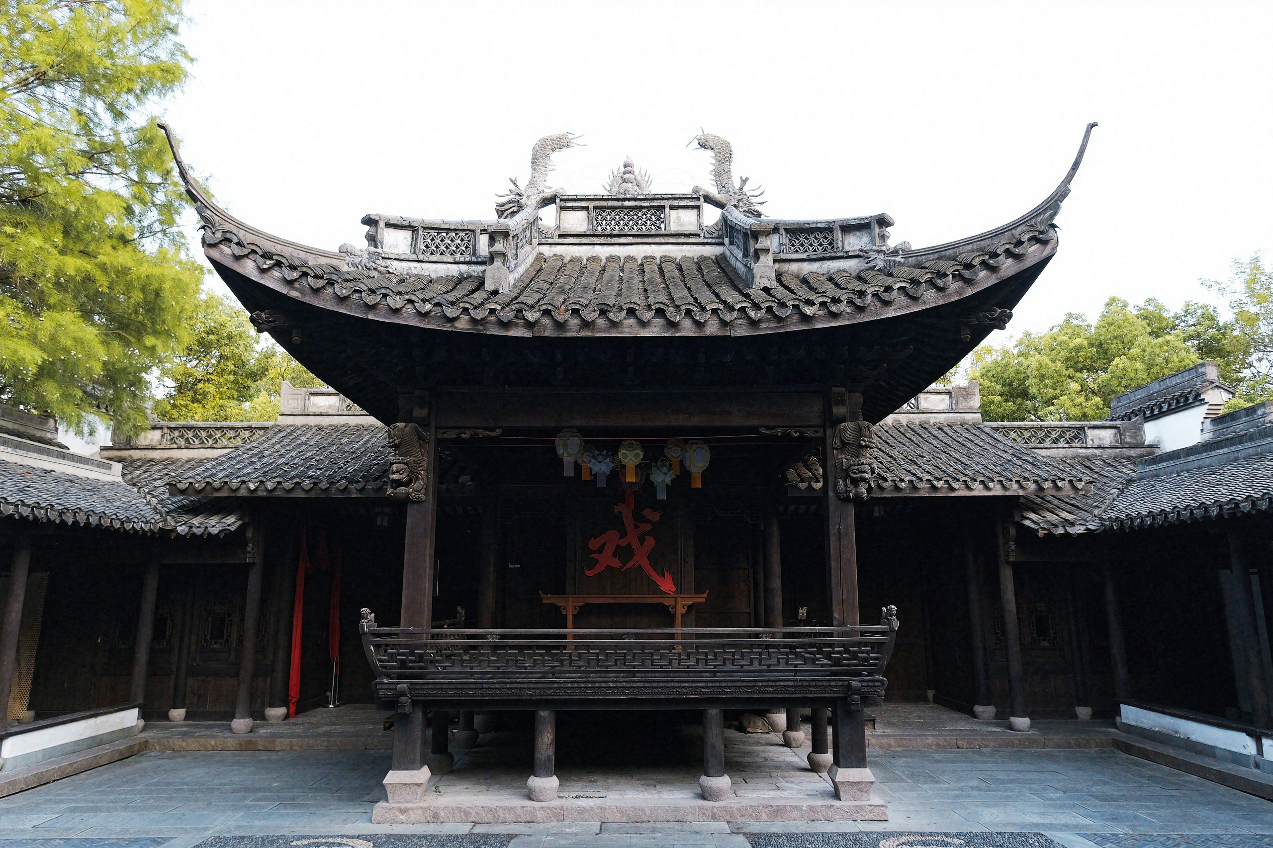 Under the Curved Roof — Traditional Hangzhou Architecture