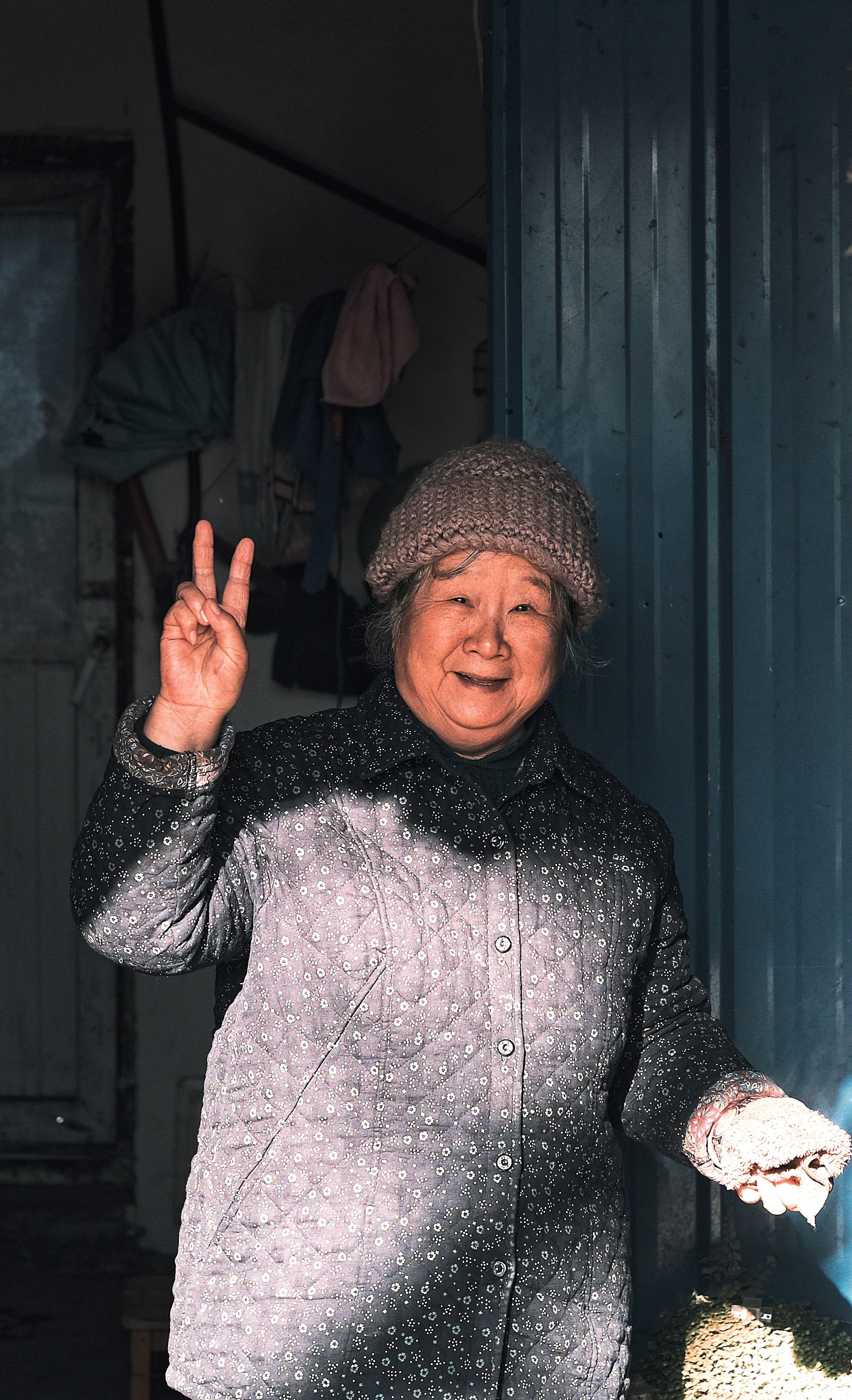 Behind The Shot: A Smile Behind the Door | Beijing Street Photography