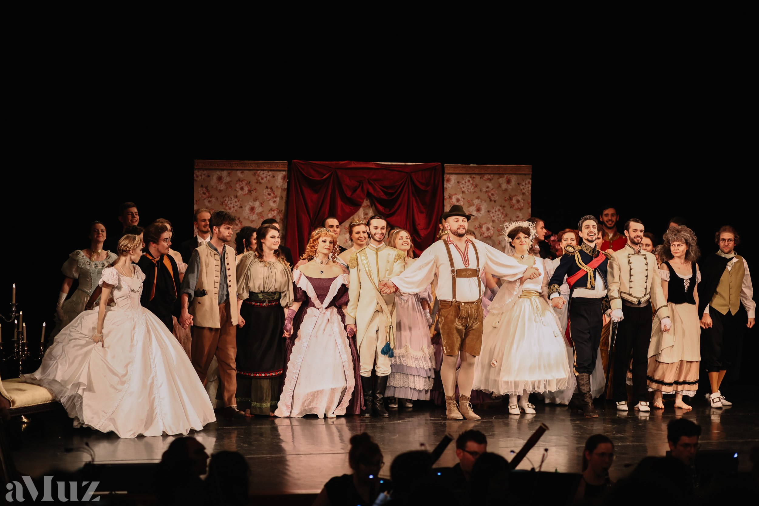 Opera Łąkowa. Fotograf Ślubny Warszawa - Sesje Biznesowe Rodzinne Eventy