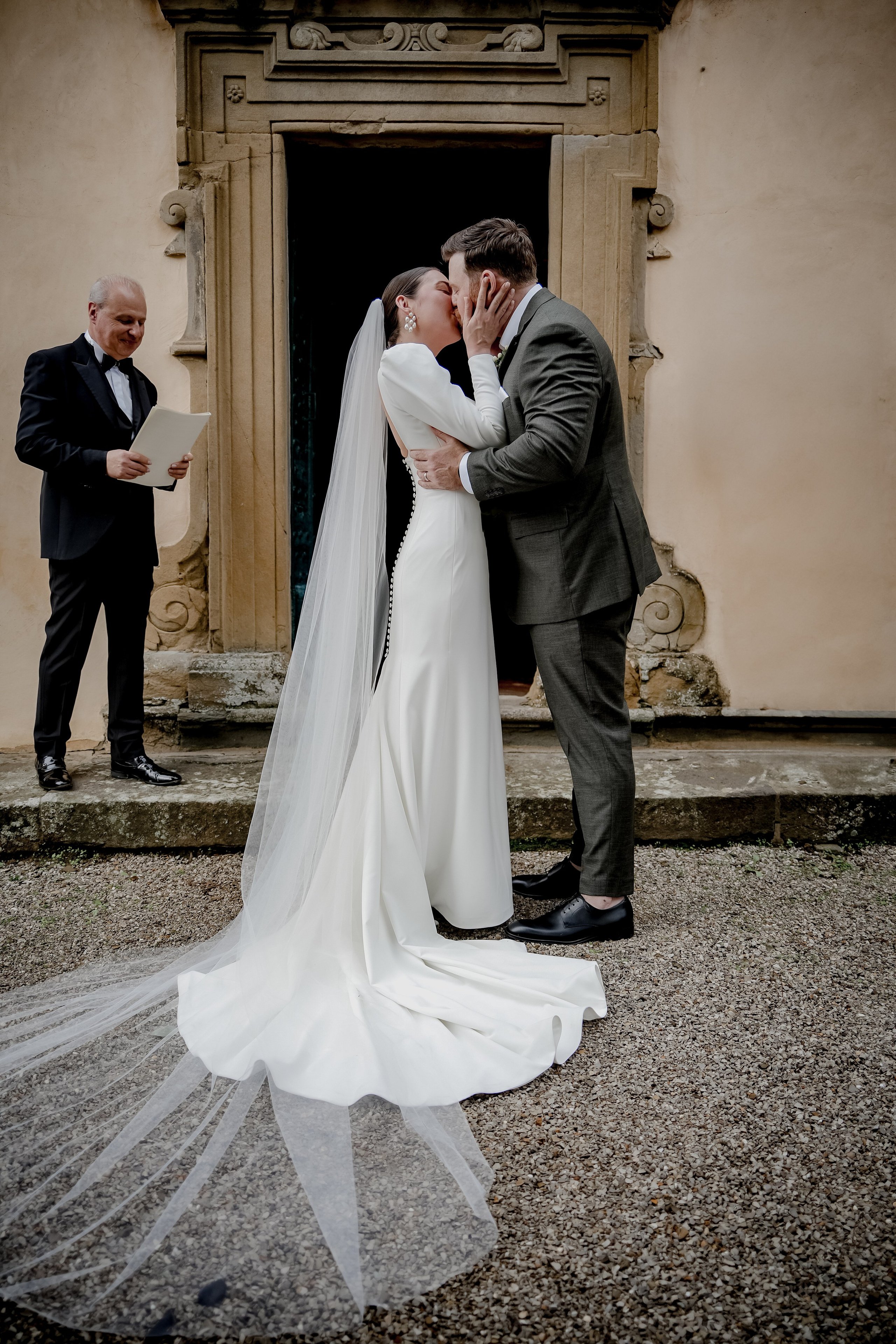 Elopment in Cortona. Villa Falconiere. Wedding Photographer in Italy