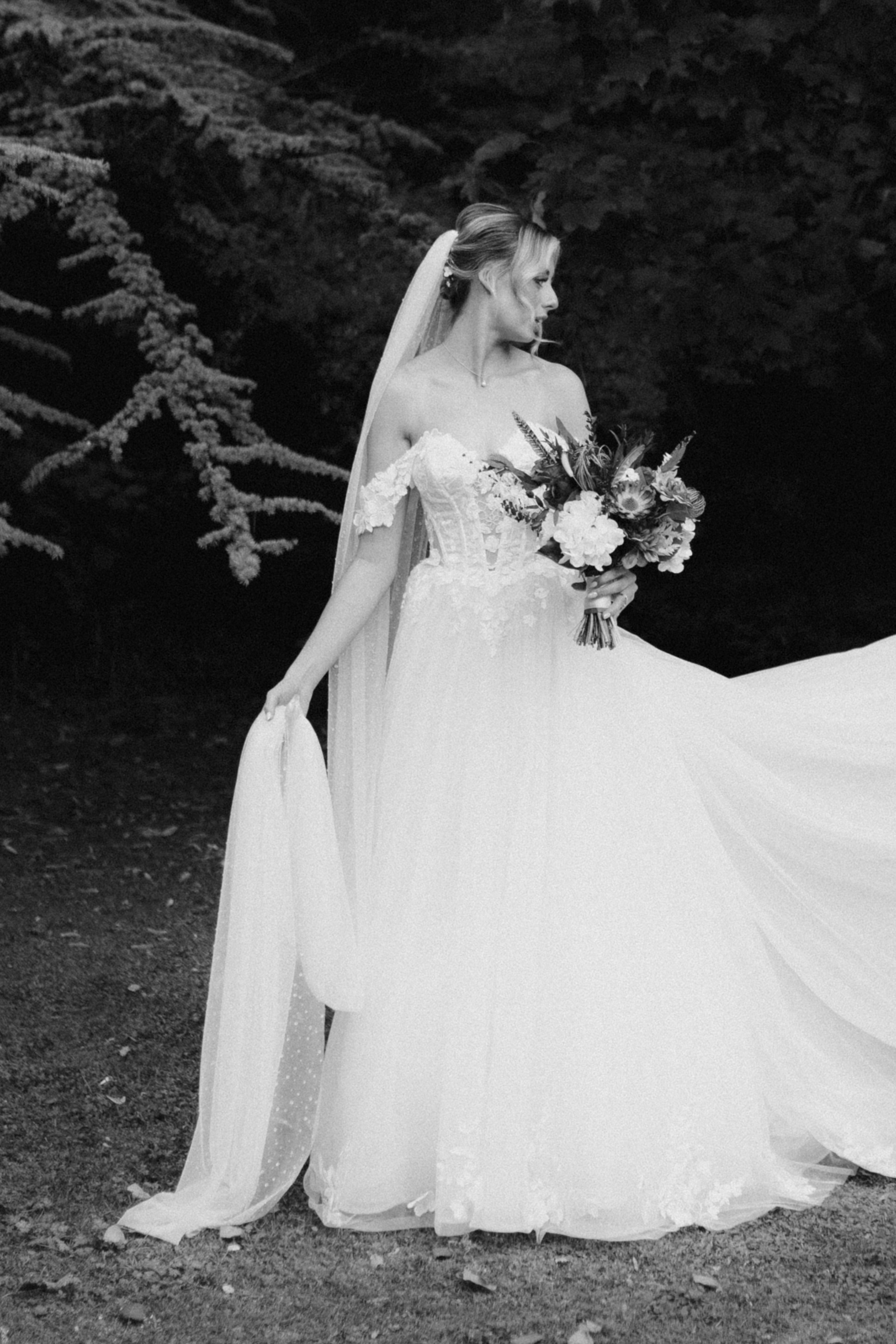 E&C. Wedding and Portrait Photographer Evie Moon