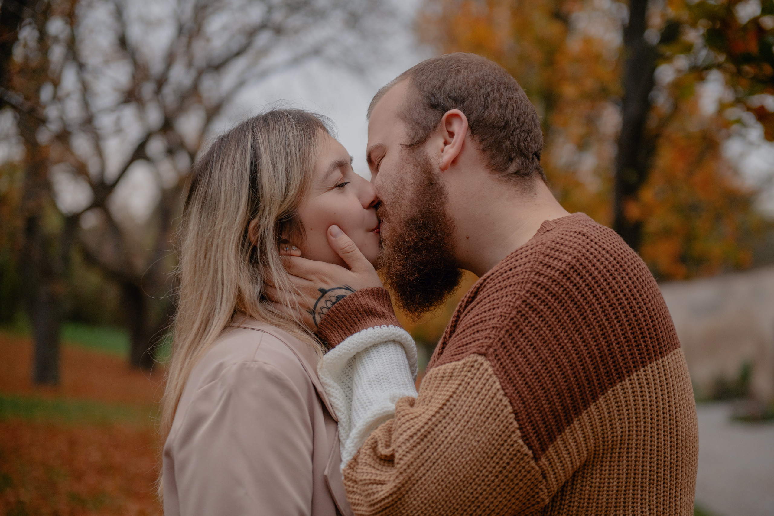 Autumn love story photoshoot at Vyšehrad in Prague. Professional photographer in Prague Anastasia Haritonova