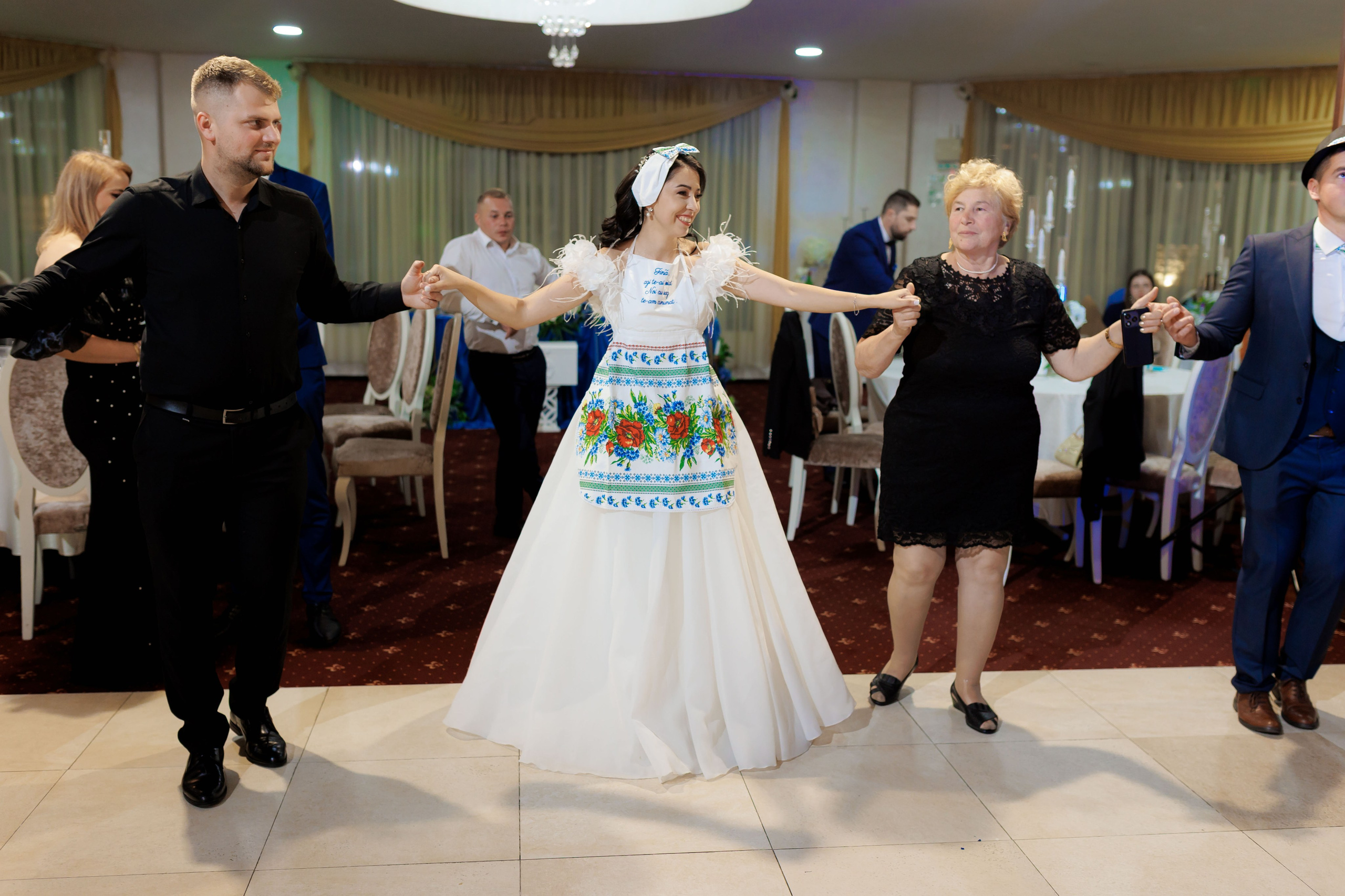 Loredana & Emilian – Ziua Nunții | Videografie - fotografie Botez Suceava, Iași, Botoșani. Servicii foto-video profesionale, pentru momente de neuitat