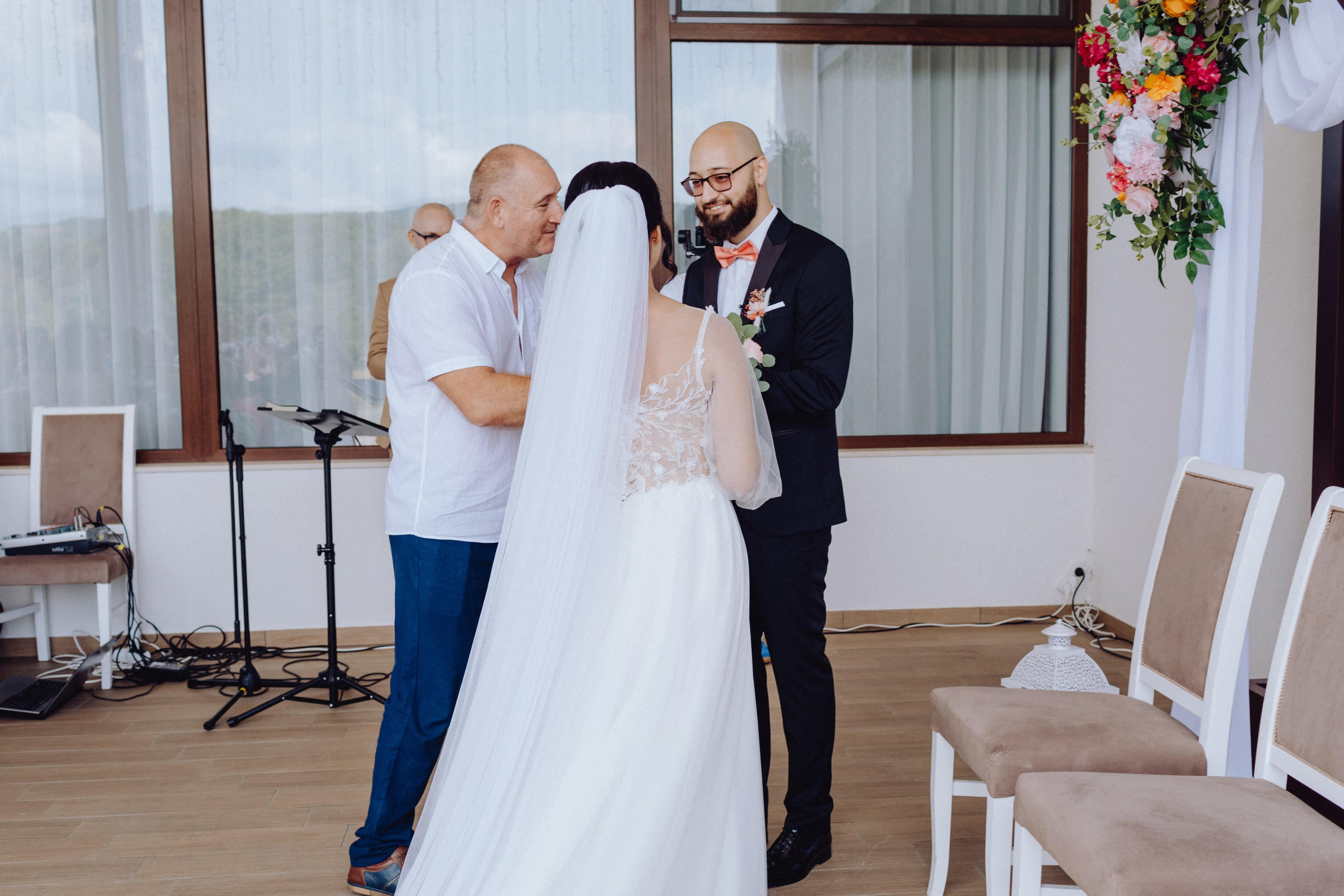 Moise & Delia. Wedding & couple photographer from Romania Rut Vetan