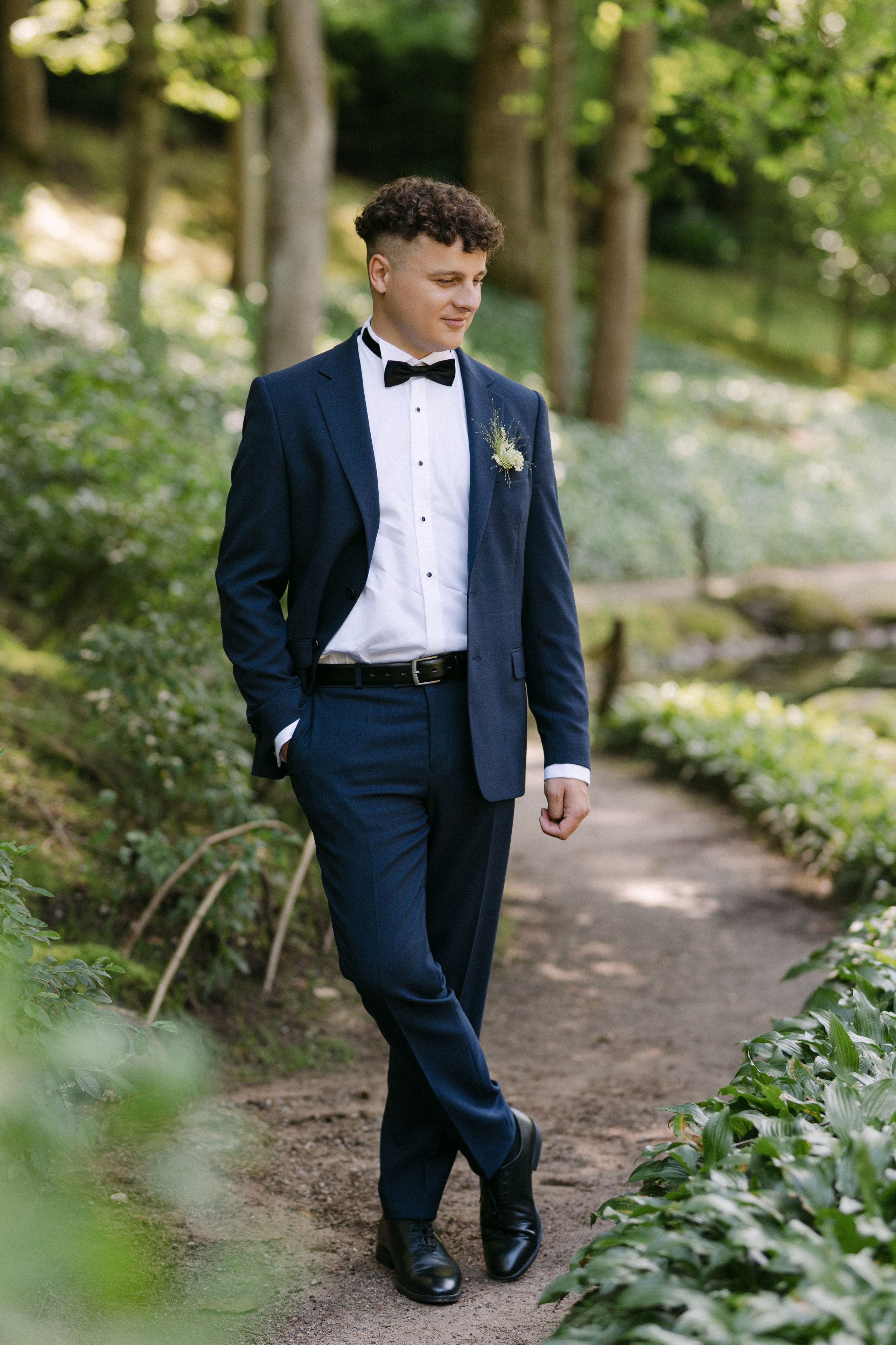 Jaunikio gidas: 5 taisyklės, kaip stilingai atrodyti vestuvių nuotraukose