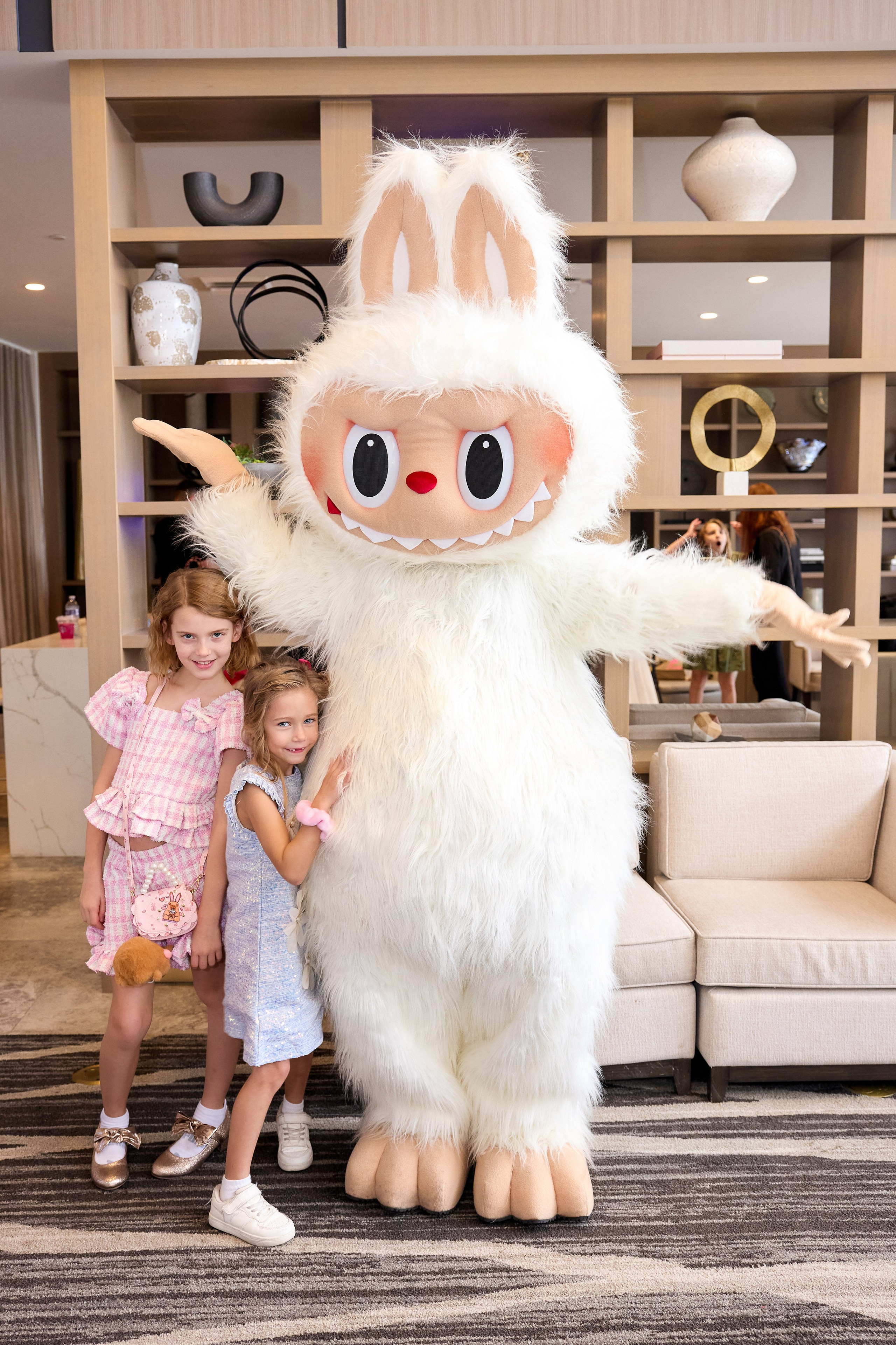 Авторская благотворительная художественная выставка Дианы Бортник. Фотограф Юлия Маковеева