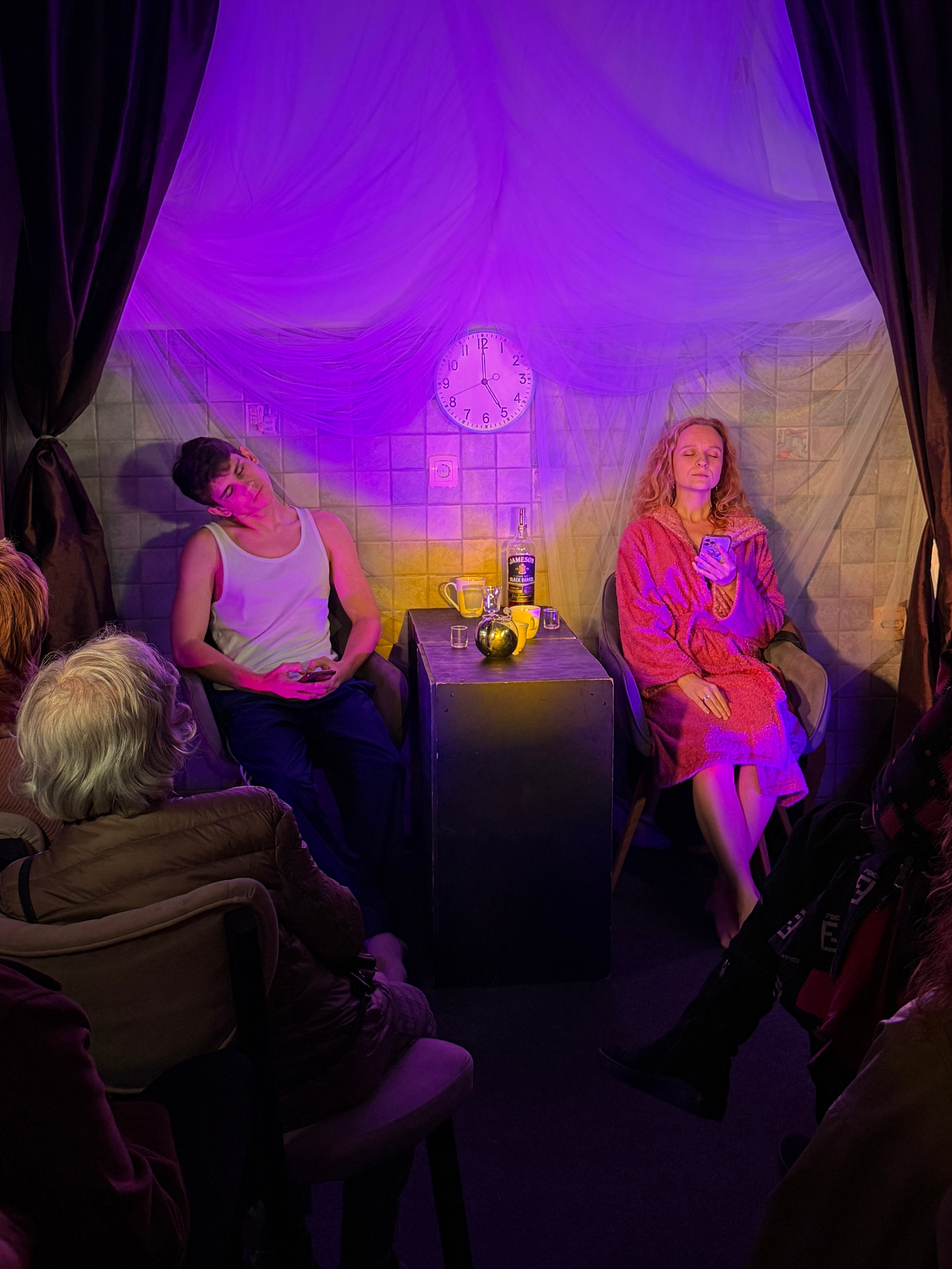 Фоторепортаж вистави у Будві. Портретний фотограф Альона Новгородцева