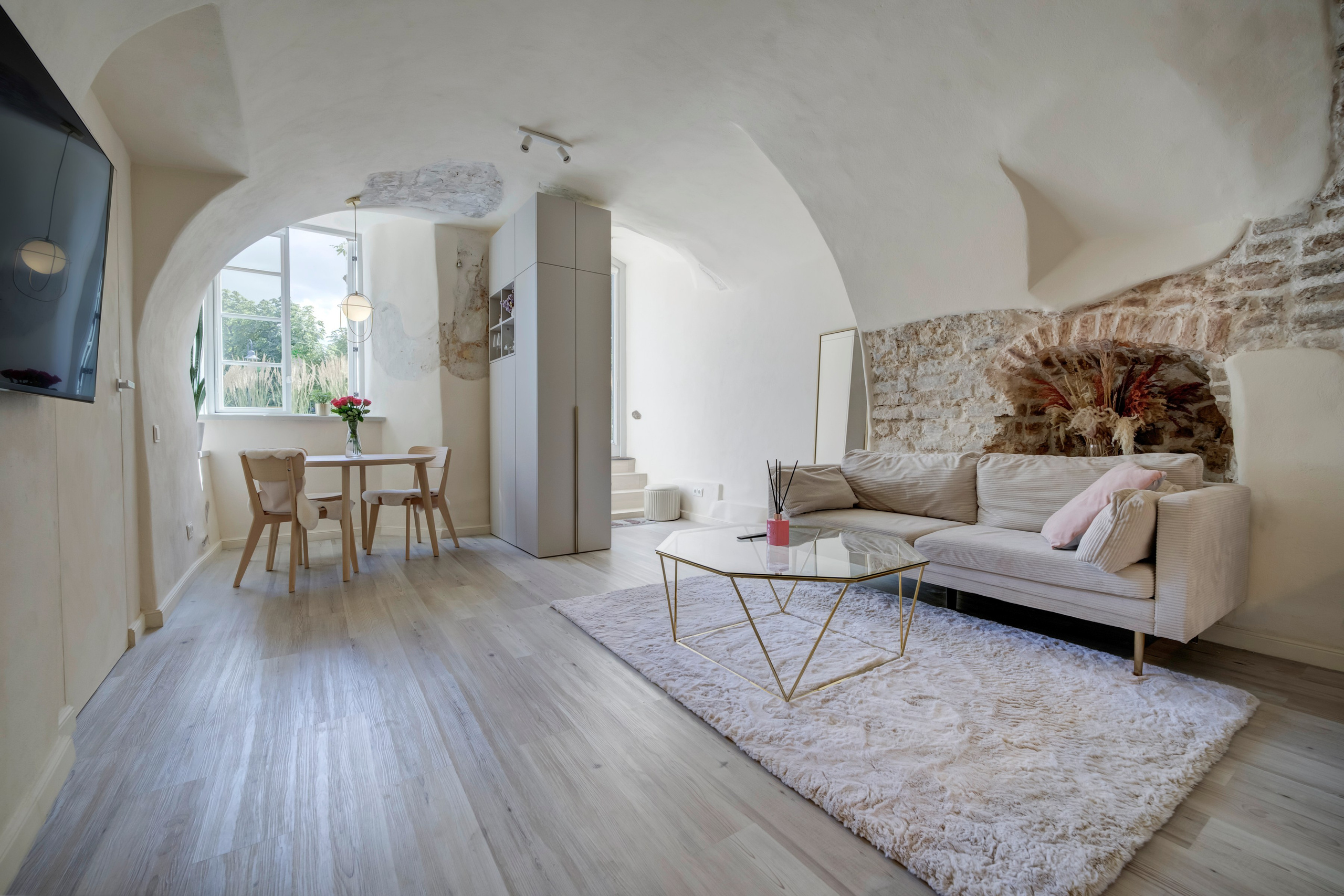 Teatro g. 7 , Vilnius. Elina Sapiega fotografė Vilniuje