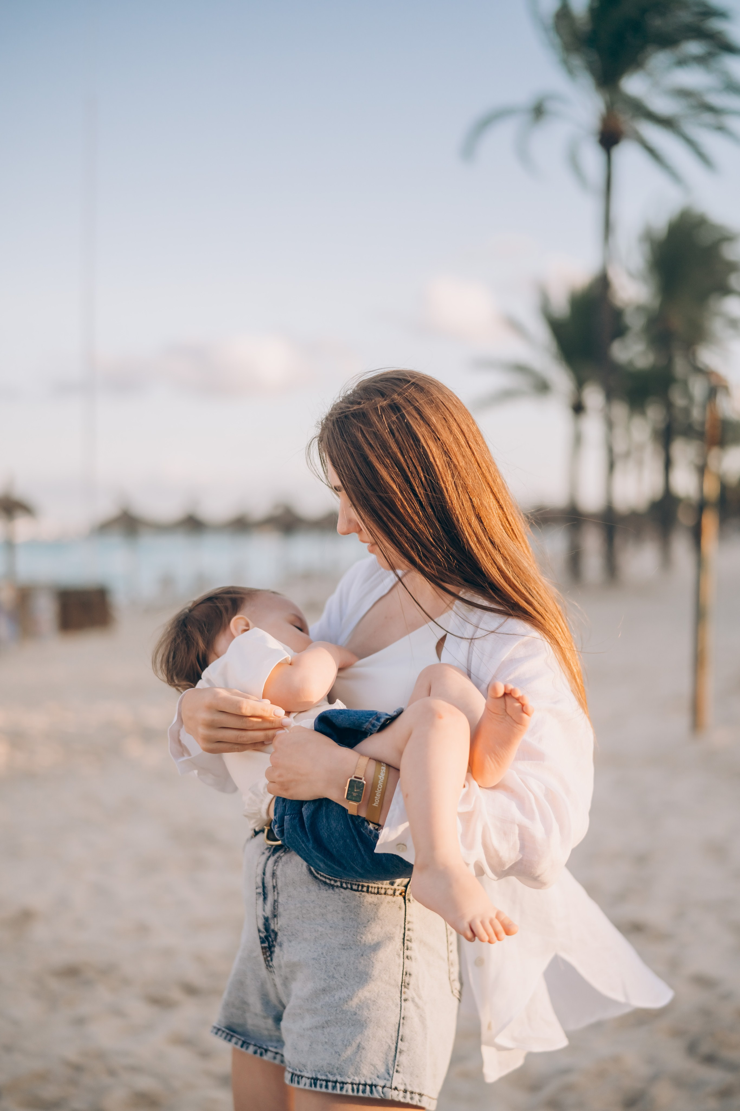 Sophisticated Tanya with her daughter and husband. Фотограф у Пальма де Майорка