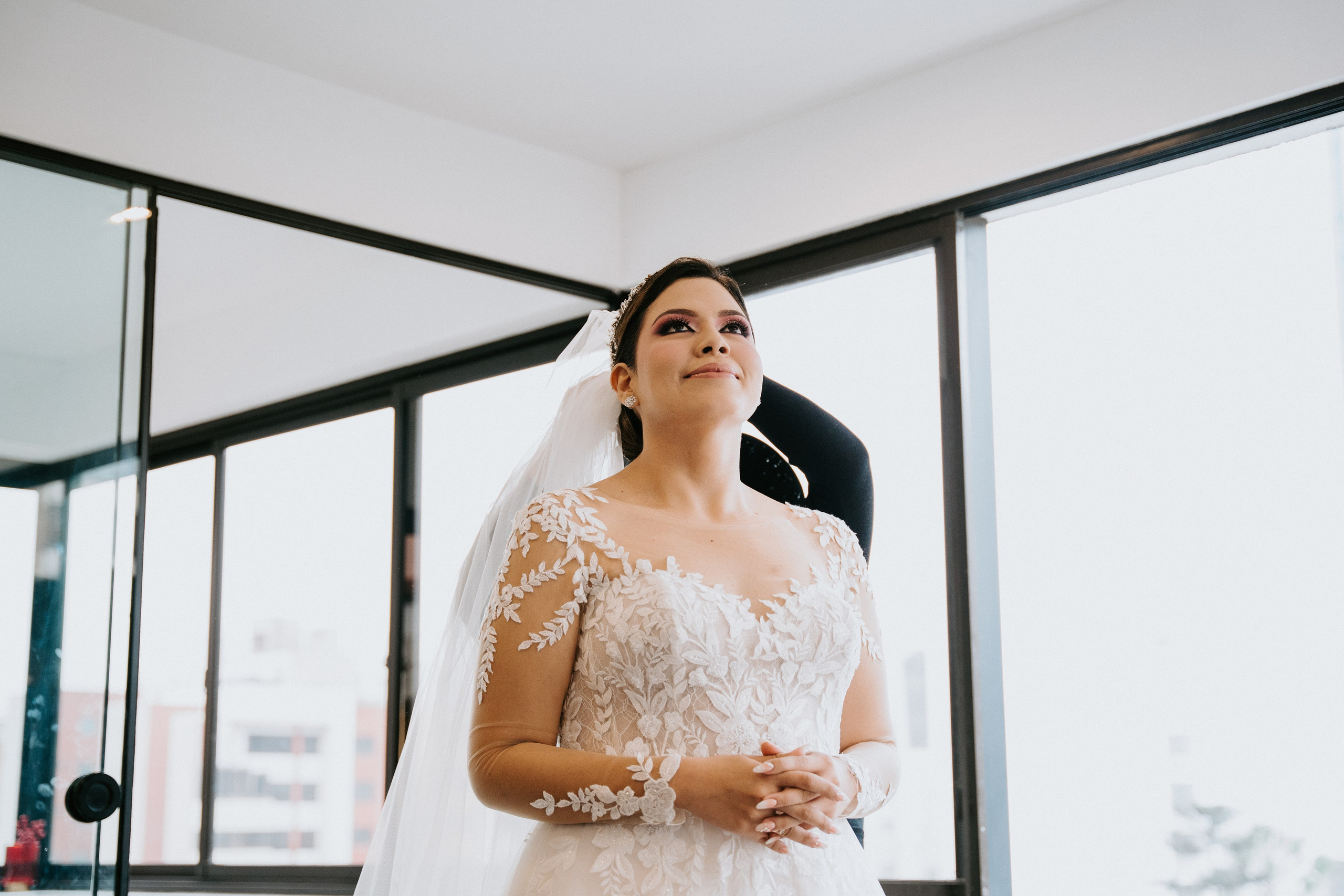 Un vistazo de un día especial. Fotógrafo de Bodas en Lima | Ronhy Altamirano. Fotografía narrativa y cinematográfica para bodas, quinceañeras y eventos exclusivos