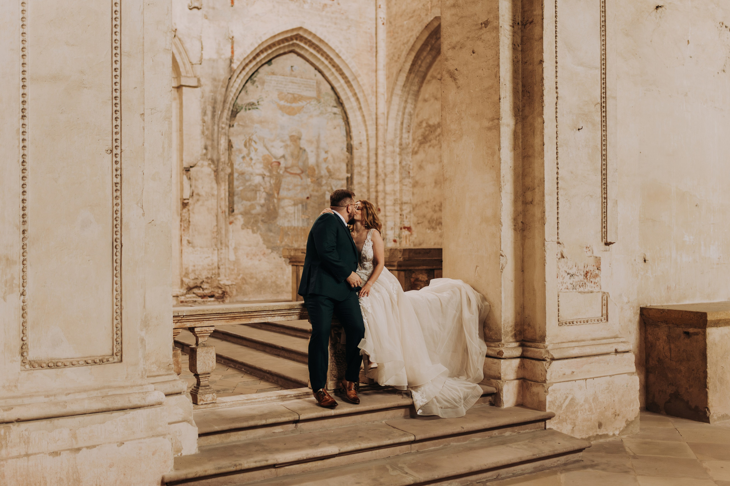 Klasztor Cystersów w Lubiążu: Plener ślubny Oli i Rafała. Fotograf ślubny Śląsk – reportaż ślubny | KarkowskaFoto