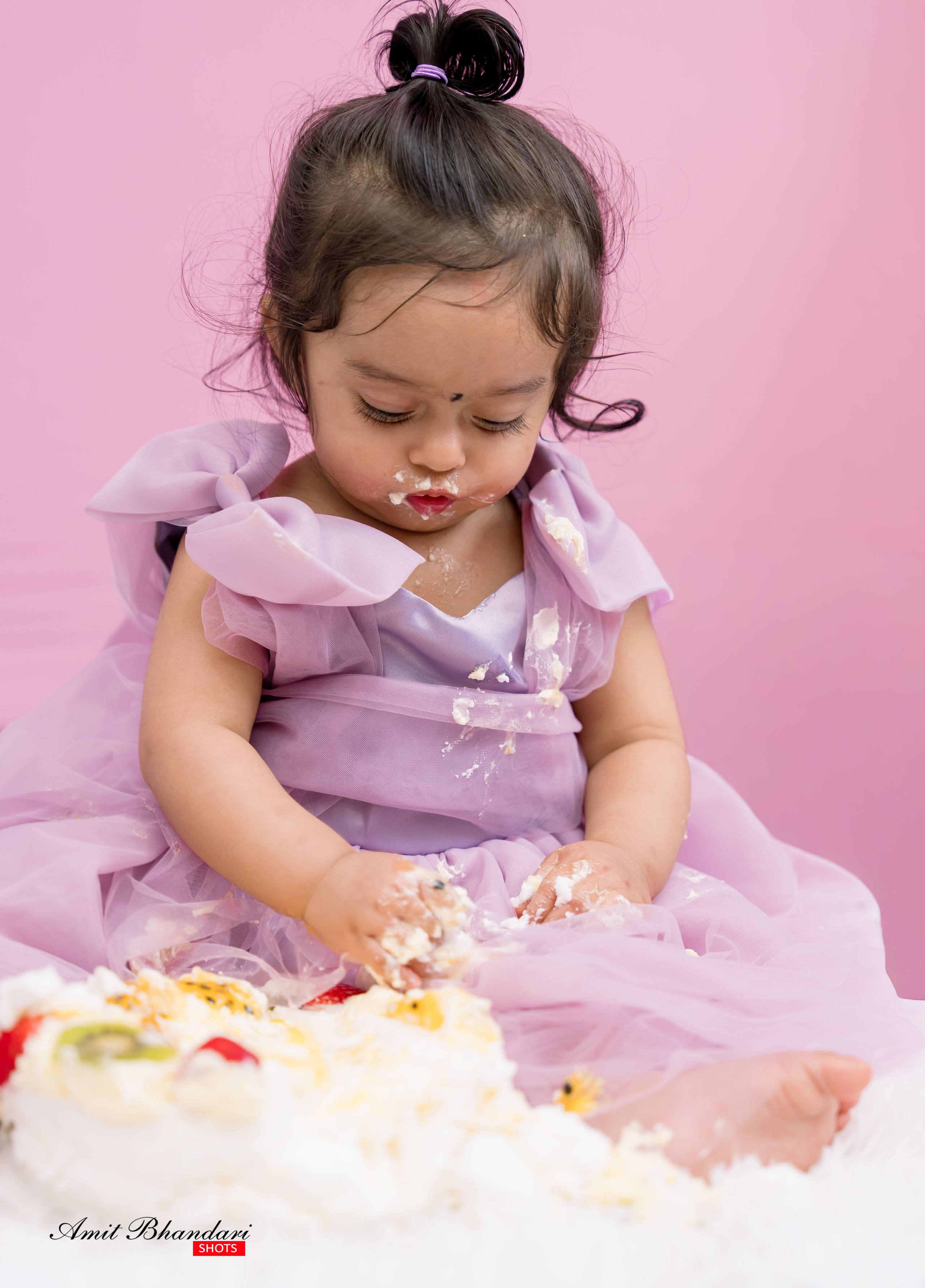 Yuhana’s Cake Smash Session. Freelance Photographer in Newcastle & Central Coast