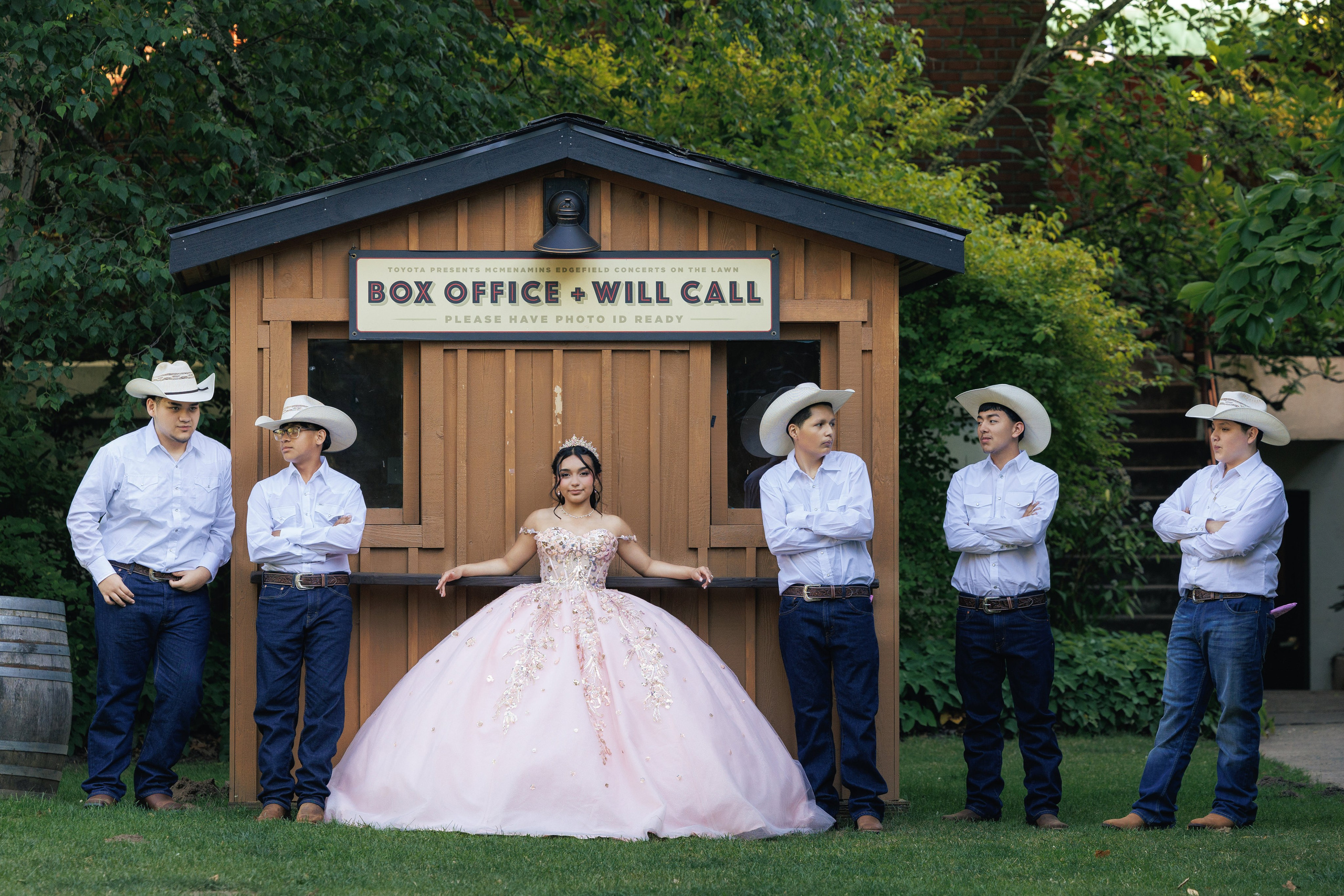 Kamila XV photoshoot. Hector Salazar Photography | Quinceanera, Wedding & Family Photographer in Oregon, and Washington