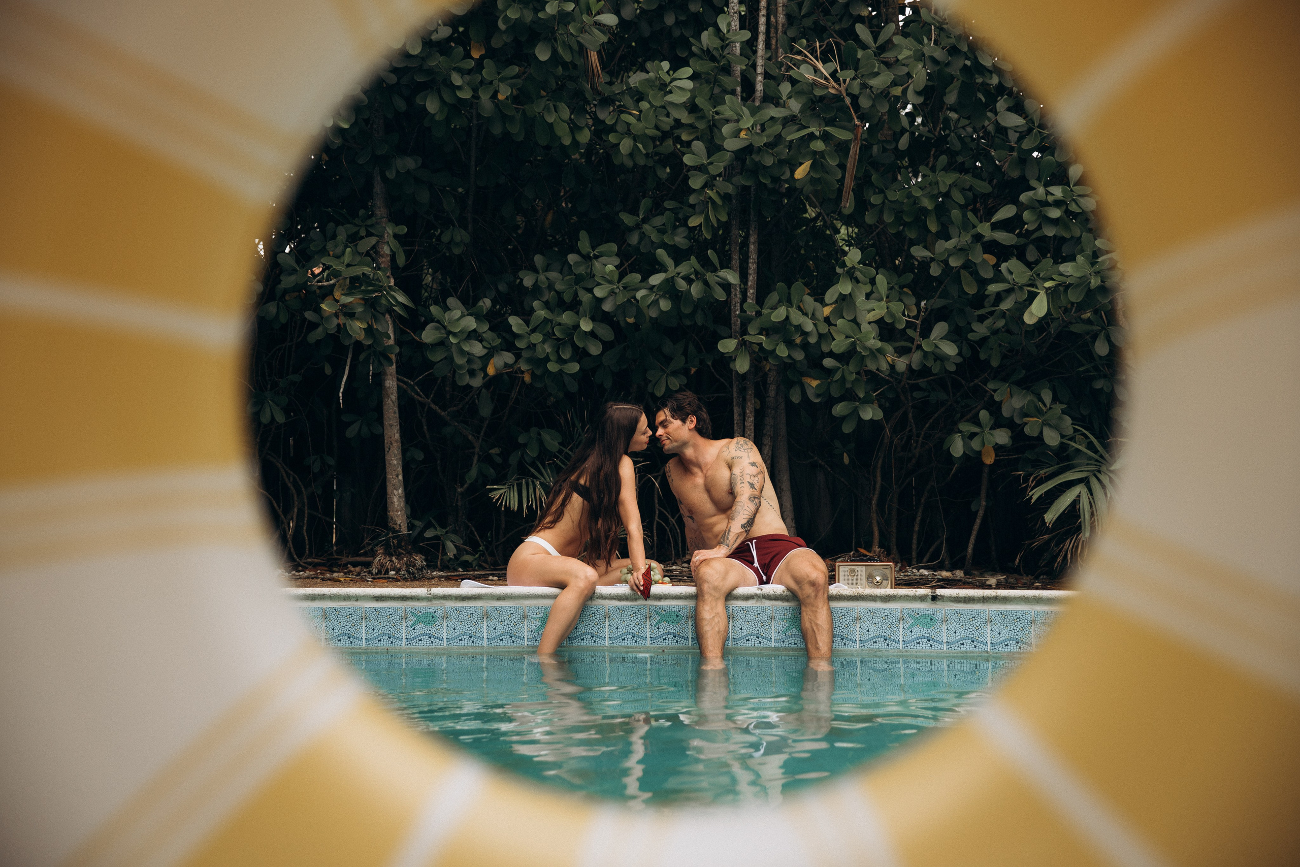 Editorial Retro Pool Session in Miami