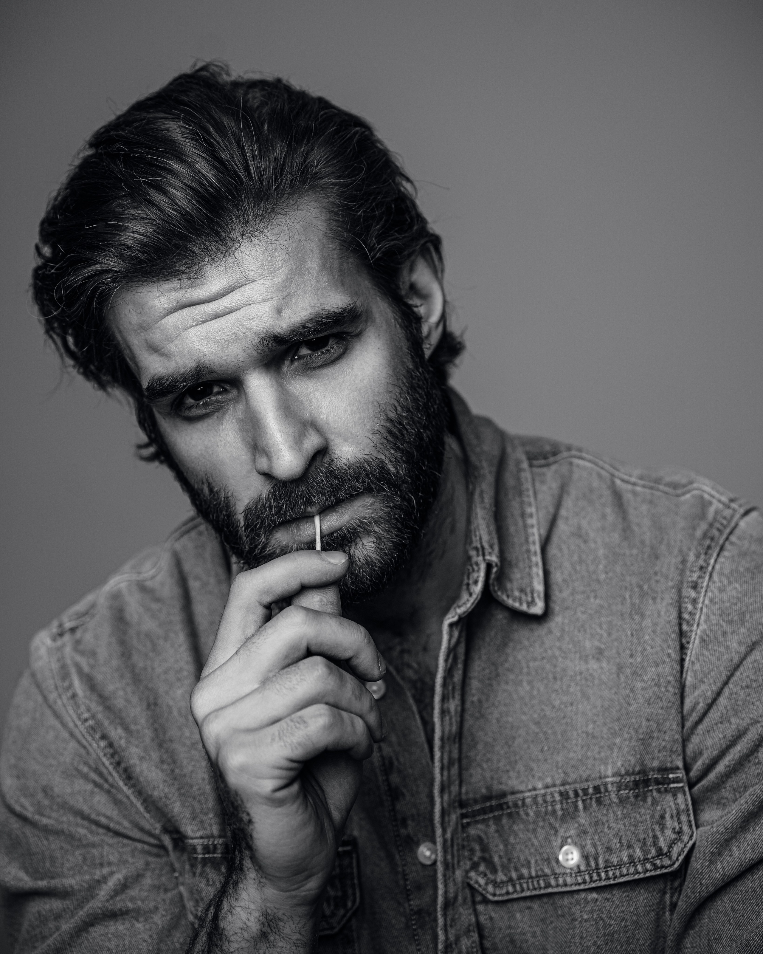 Профессиональный мужской портрет в студии. Персональная съёмка в Москве.