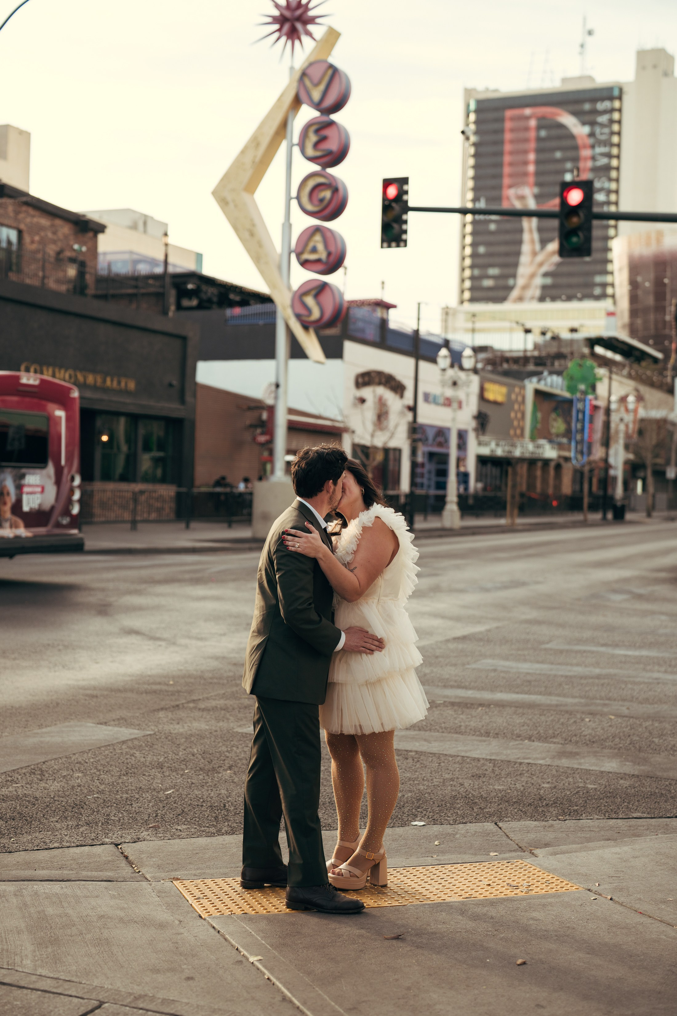 Grace&Jesse. Wedding & elopement photographer Viktoriya Kravtsov. Las Vegas