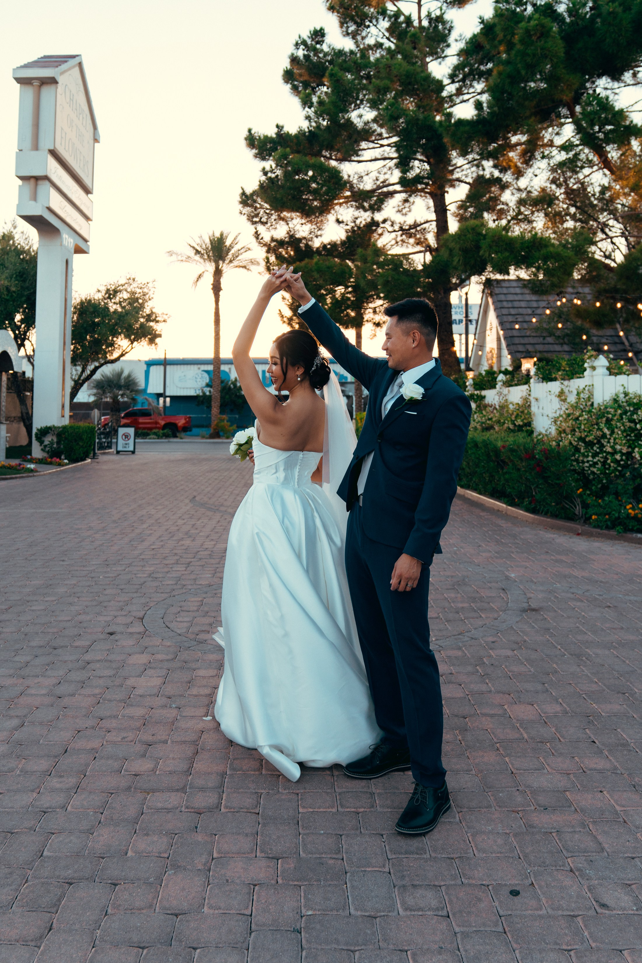 Anjeli&Asher. Wedding & elopement photographer Viktoriya Kravtsov. Las Vegas