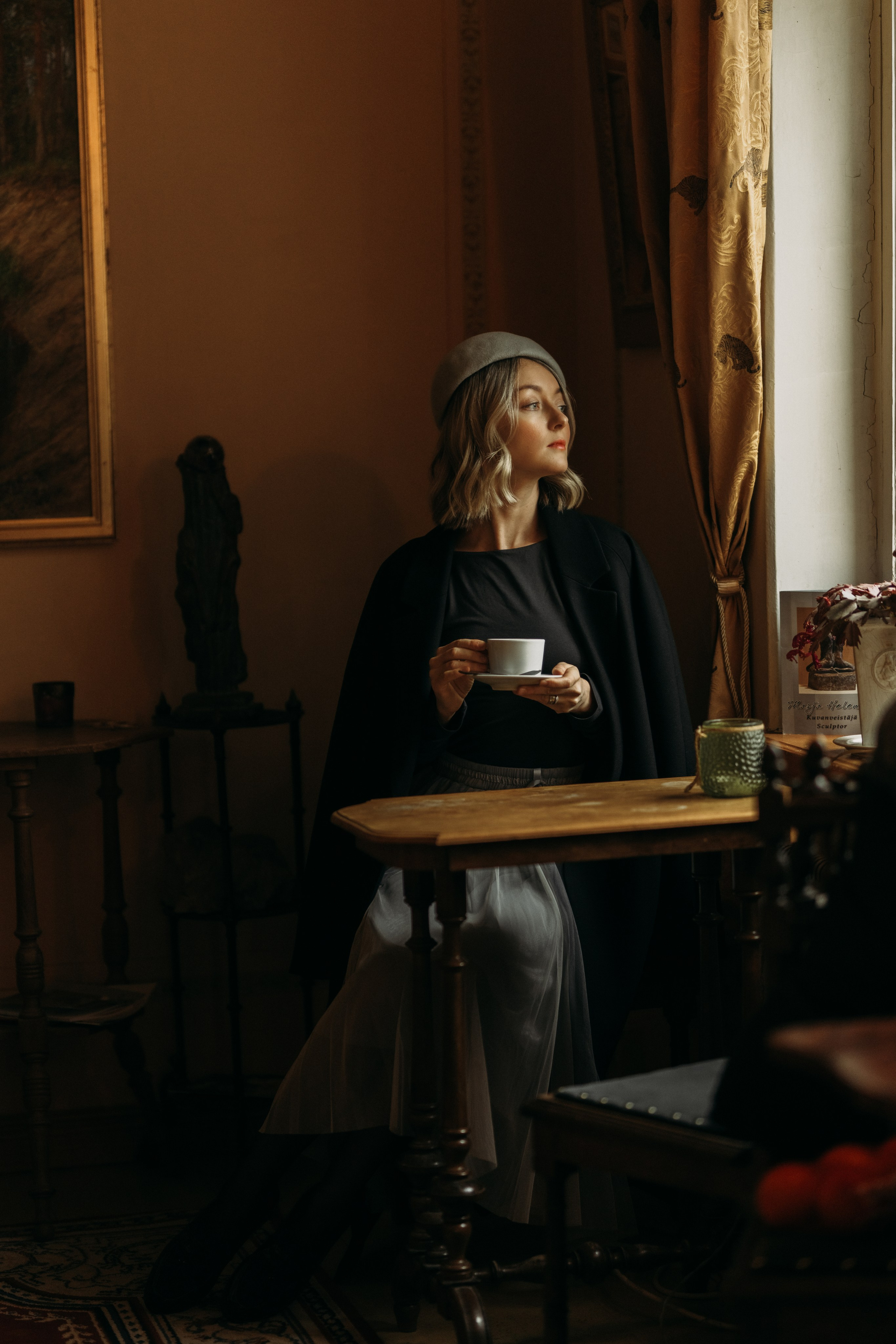 Woman phoshoot. Wedding and potrait photographer in Helsinki Vickan O