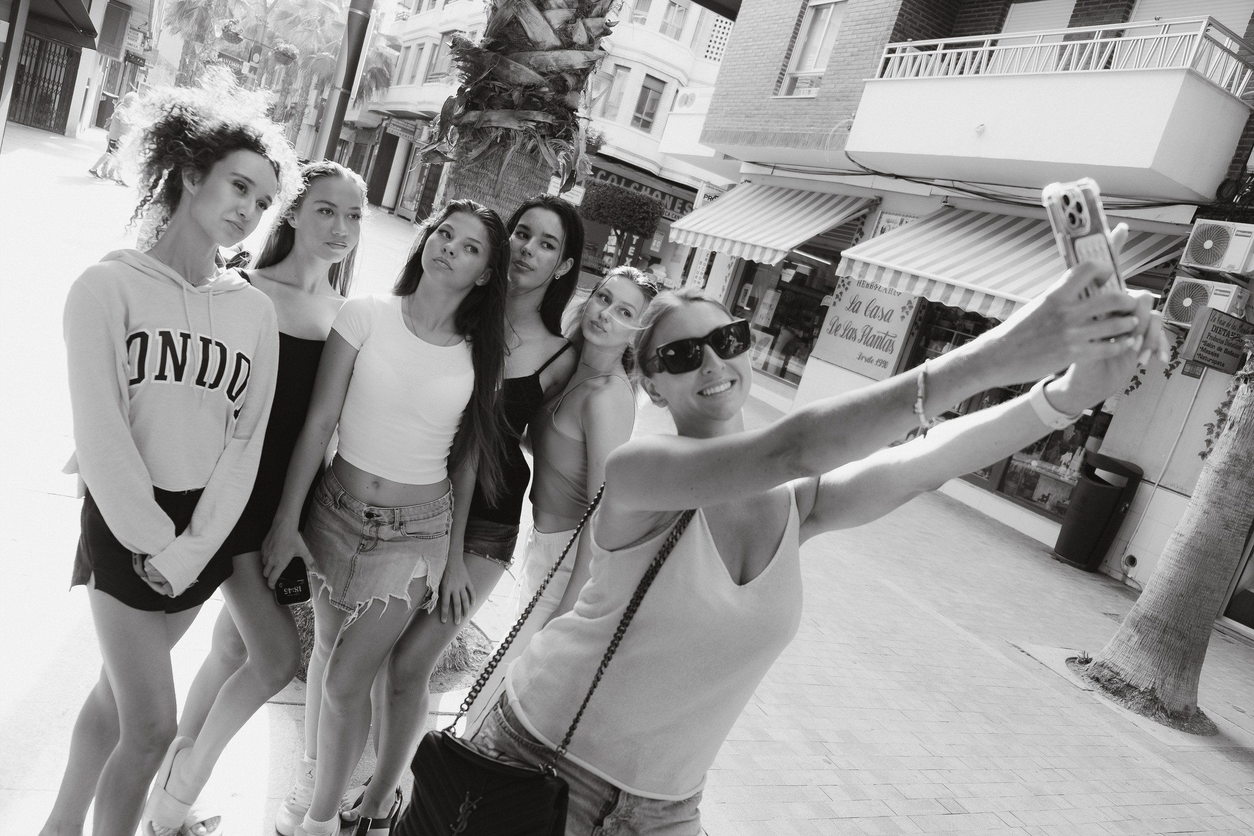 Preparación del backstage de una marca en un desfile de moda en Torrevieja — Fotógrafo de backstage Andrey Lukovnikov