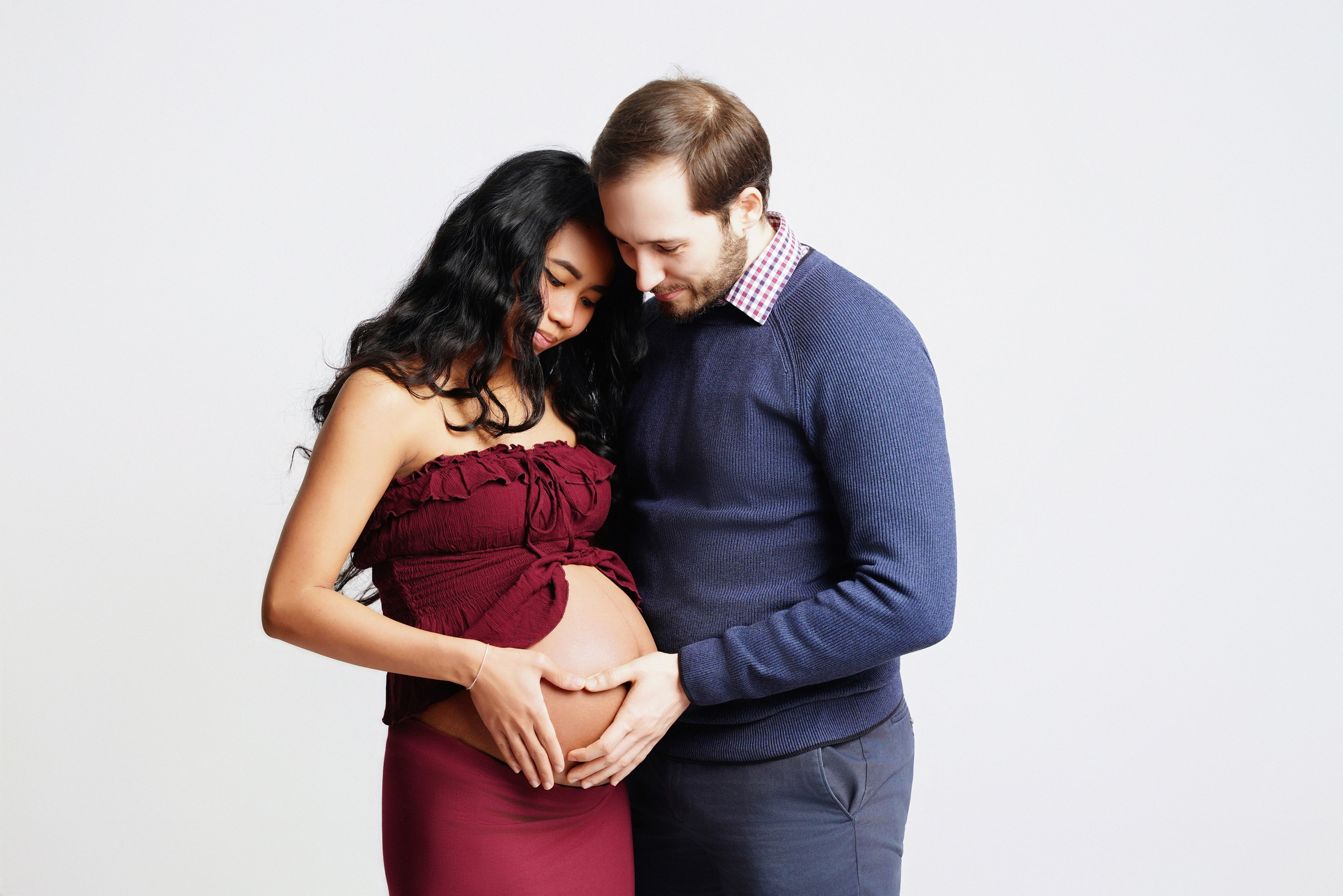 Babybauch. Neugeborenenfotografin und Retoucher in Augsburg Nastassia Schneider