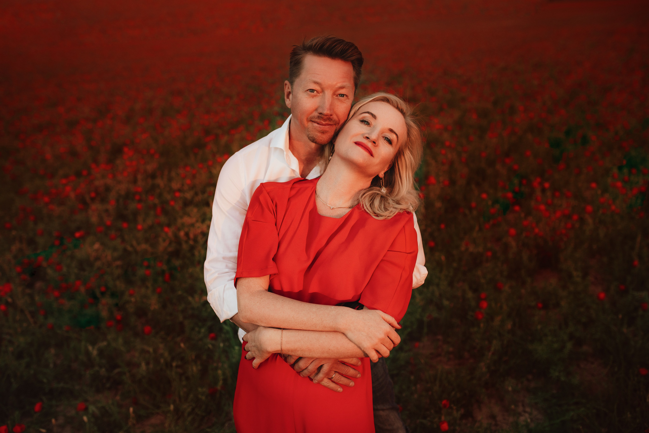 В маках. Валерия Вартанова. Фотограф