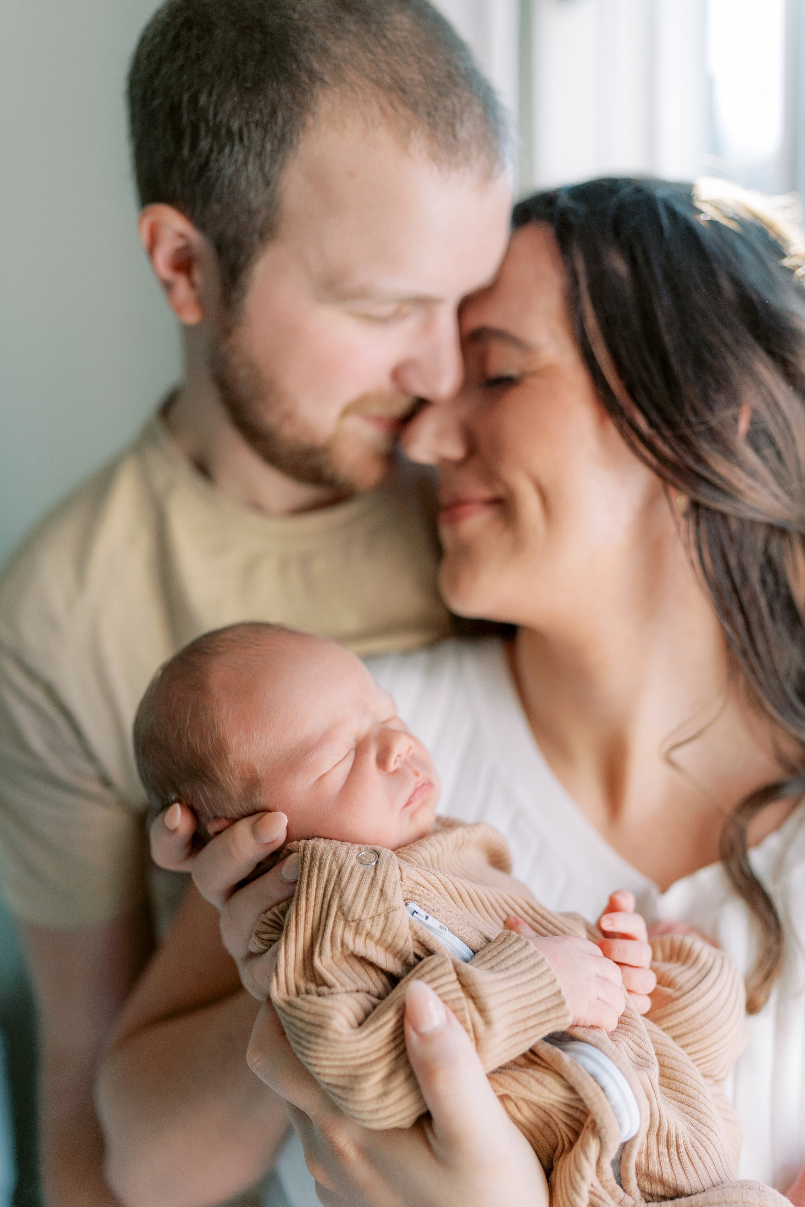 New born photoshoot at home. Anna & Entony. WA. November 2024. EVAN ARISTOV WEDDING PHOTOGRAPHY — Seattle Wedding Photographer