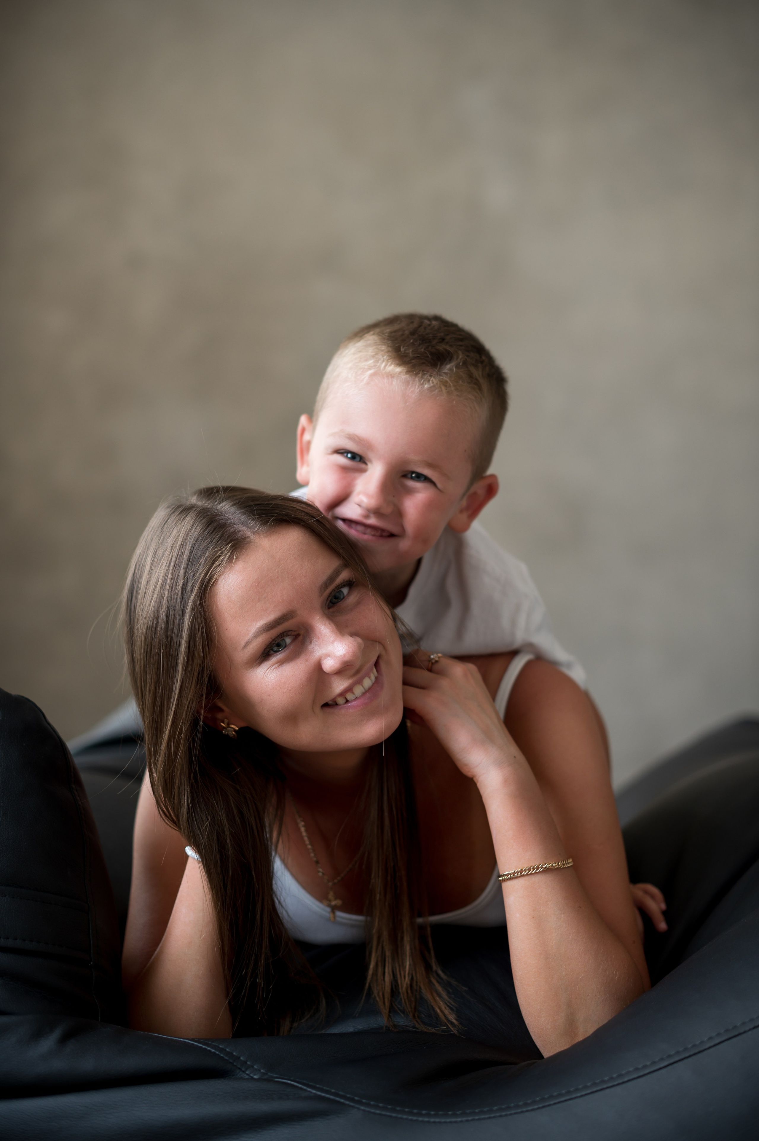 Семейная фотосессия в студии. Семейный и детский фотограф в Минске Надежда Савицкая