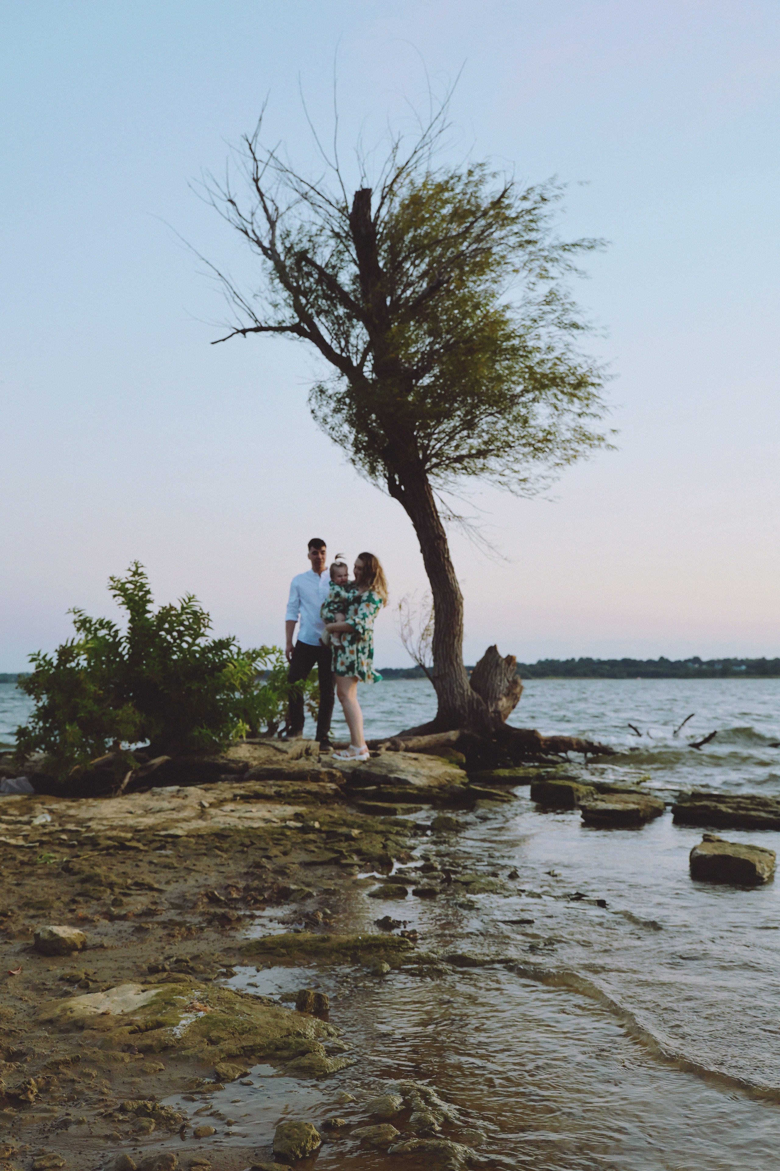 Baby Family Photoshoot – Outdoor Family Photography with Infant or Toddler. Lana Petrychenko — Portrait & Family Photographer. Valencia, Spain