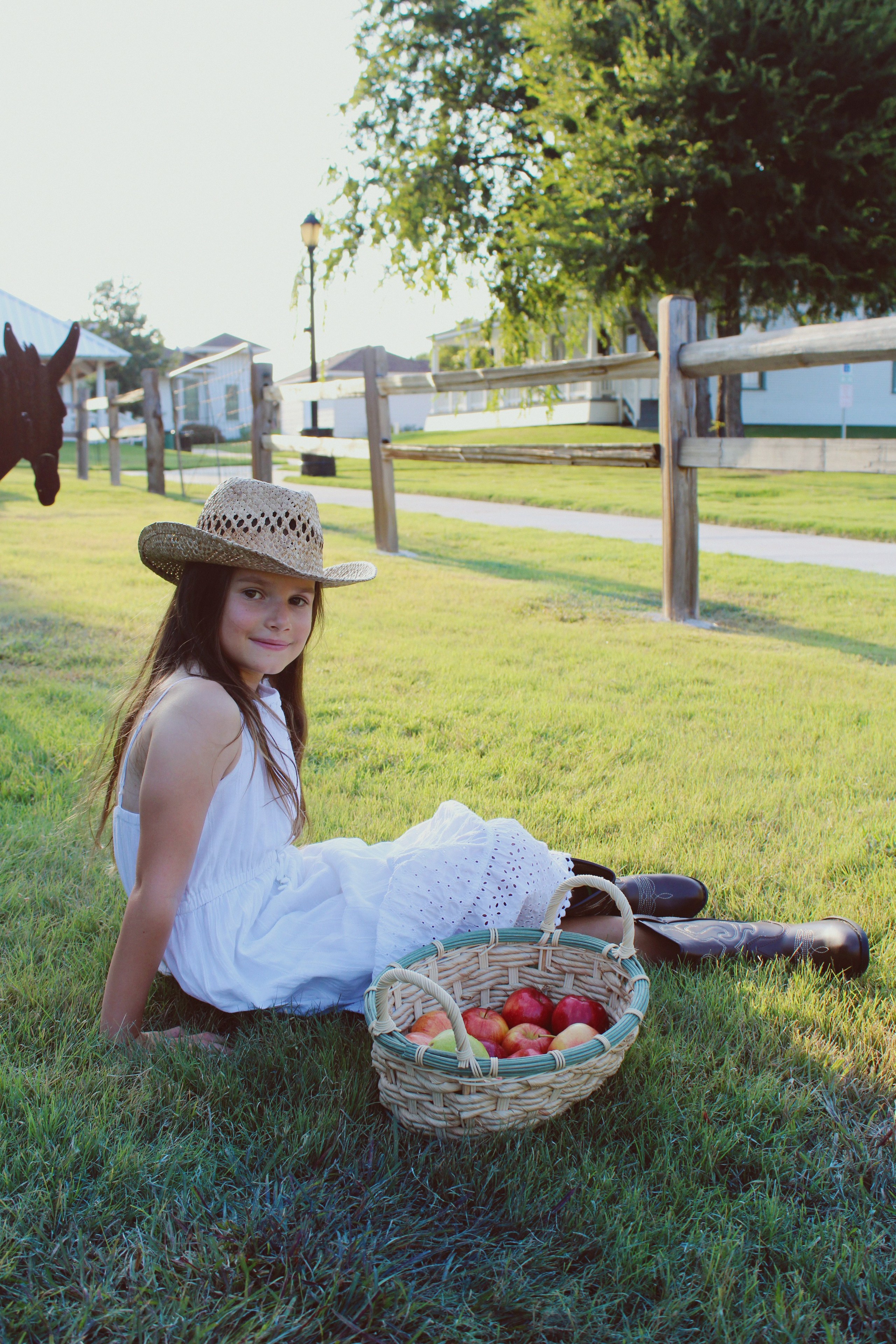 Texas Countryside Family Photoshoot in Cowboy Style. Lana Petrychenko — Portrait & Family Photographer. Valencia, Spain