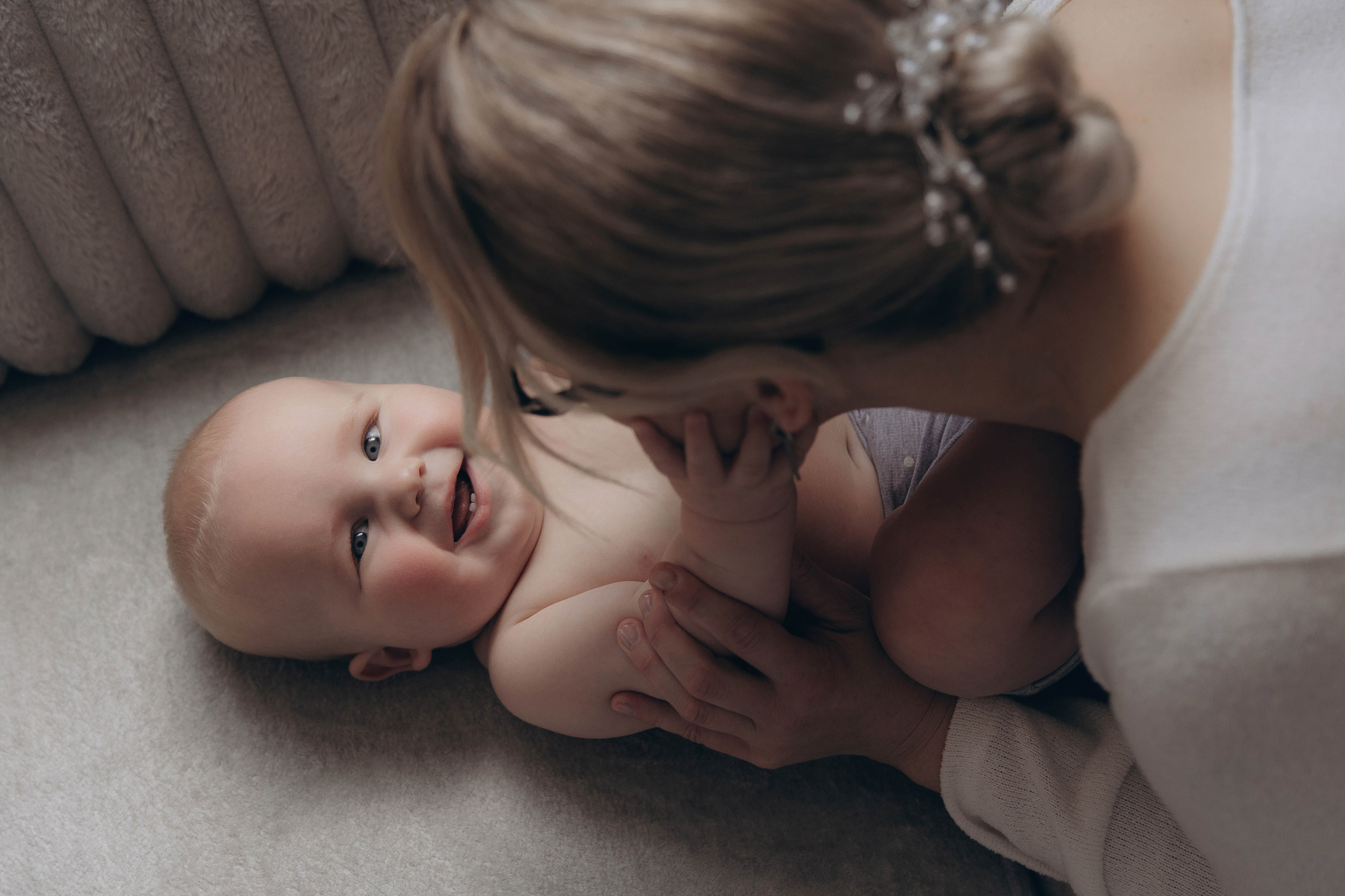 At-Home Baby Photoshoot — First Months of Life in a Cozy Home. Family and children’s photographer in Chicago