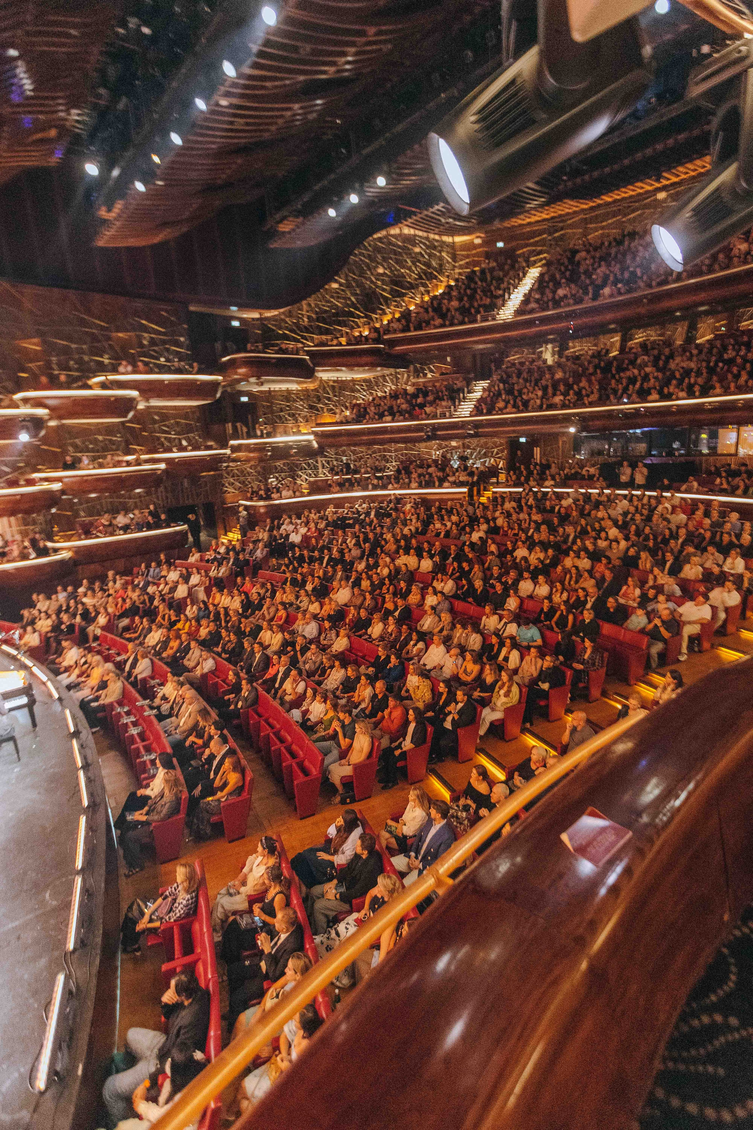 DUBAI OPERA. Wedding&Event photographer Ismail Rzayev in Baku